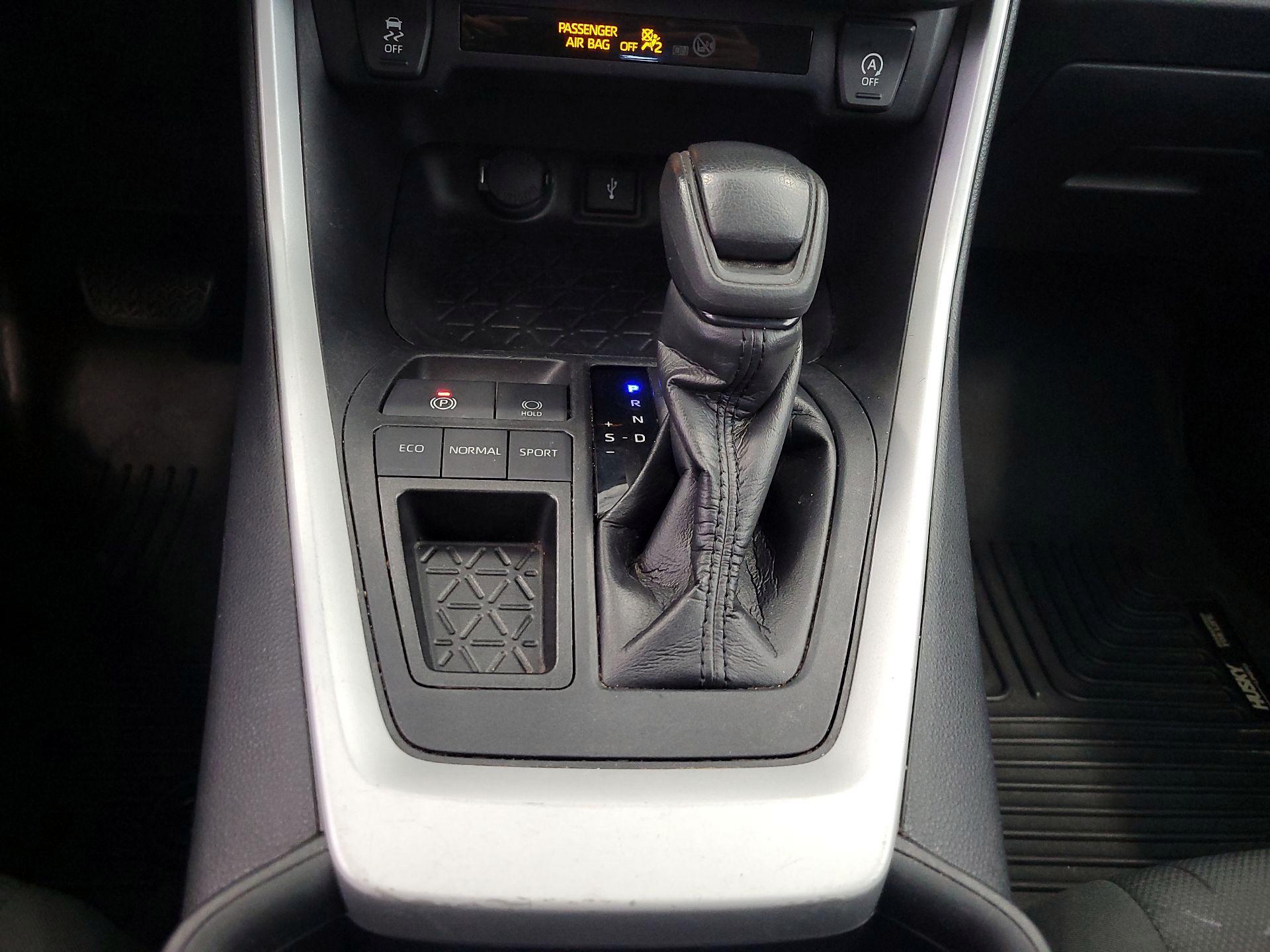 Thumbnail: 2020 Toyota RAV4 - 17