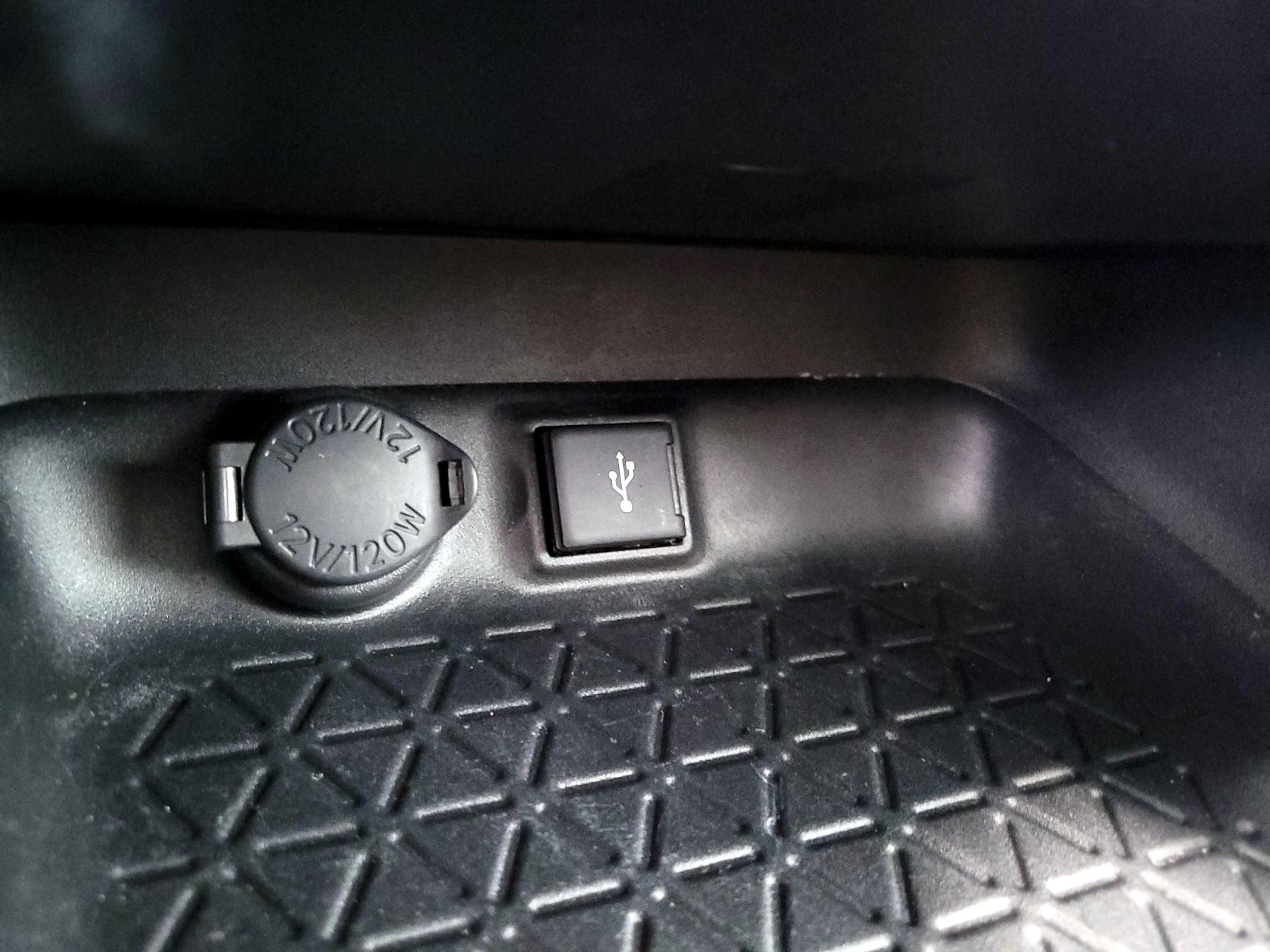 Thumbnail: 2020 Toyota RAV4 - 18