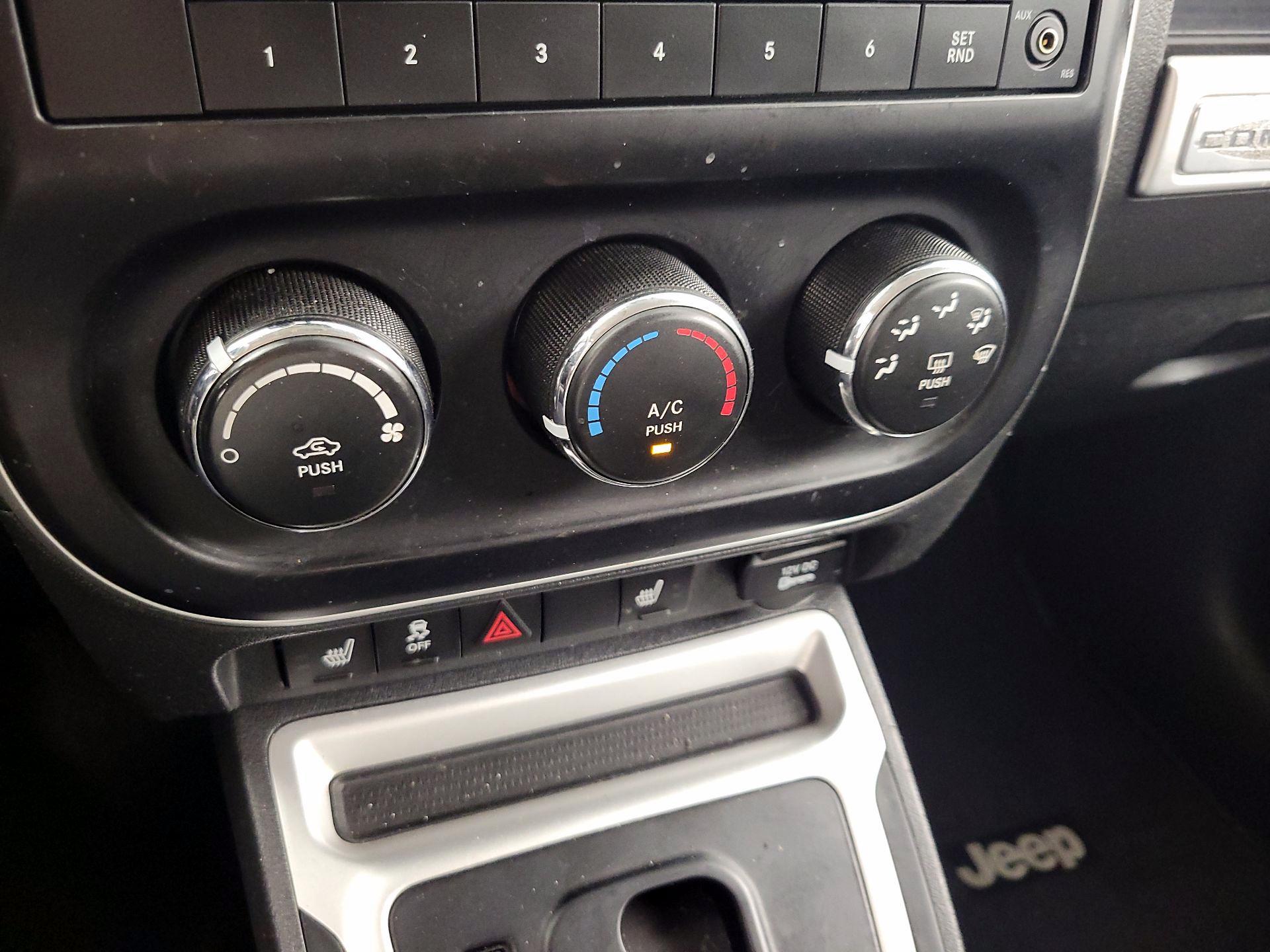 Thumbnail: 2015 Jeep Compass - 14