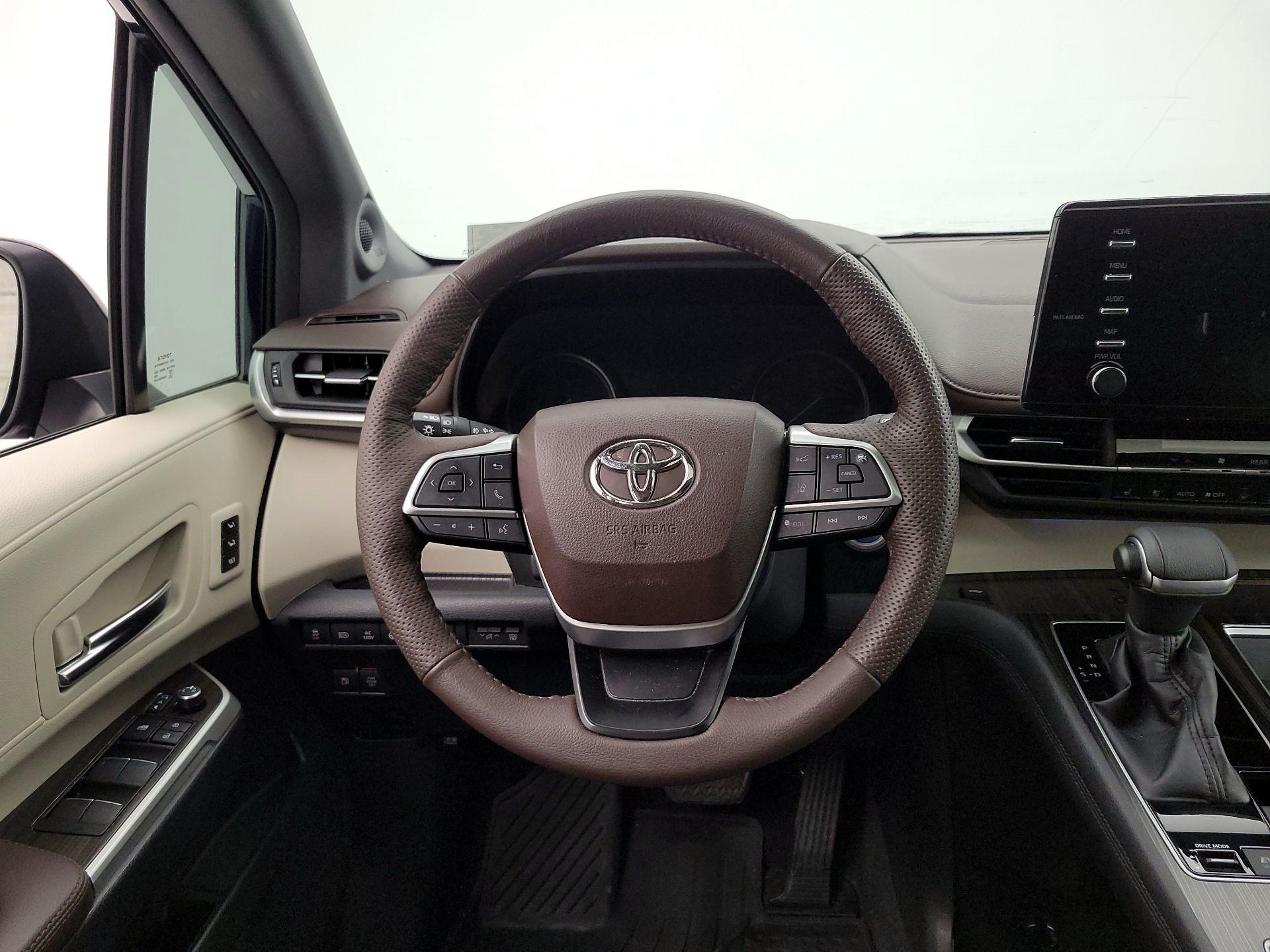 Thumbnail: 2022 Toyota Sienna - 10