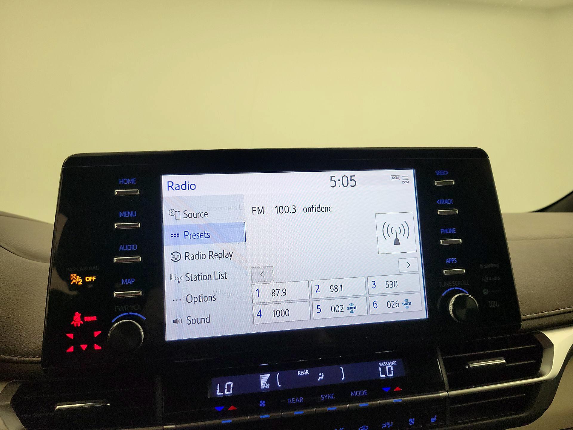 Thumbnail: 2022 Toyota Sienna - 16