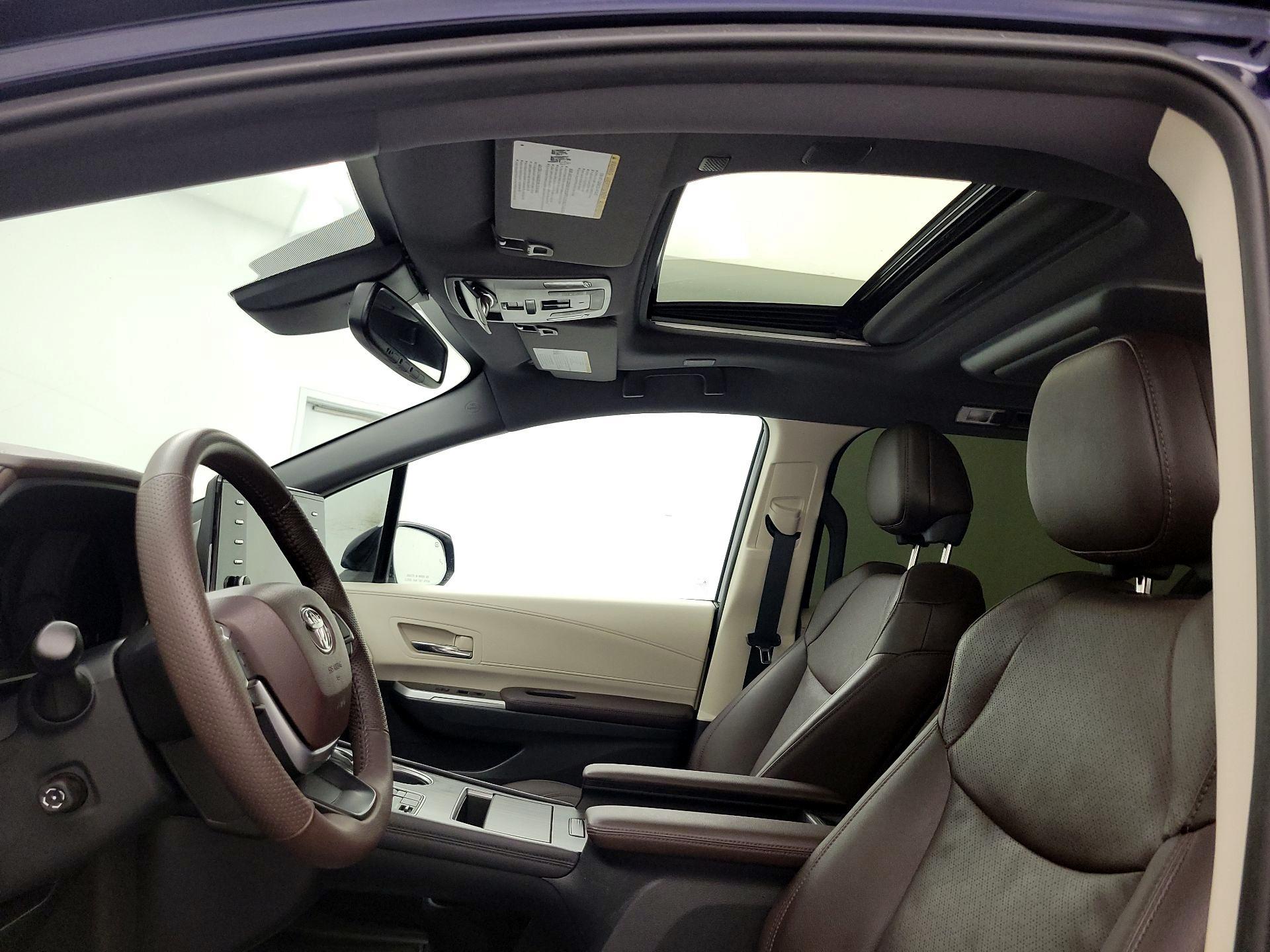 Thumbnail: 2022 Toyota Sienna - 20