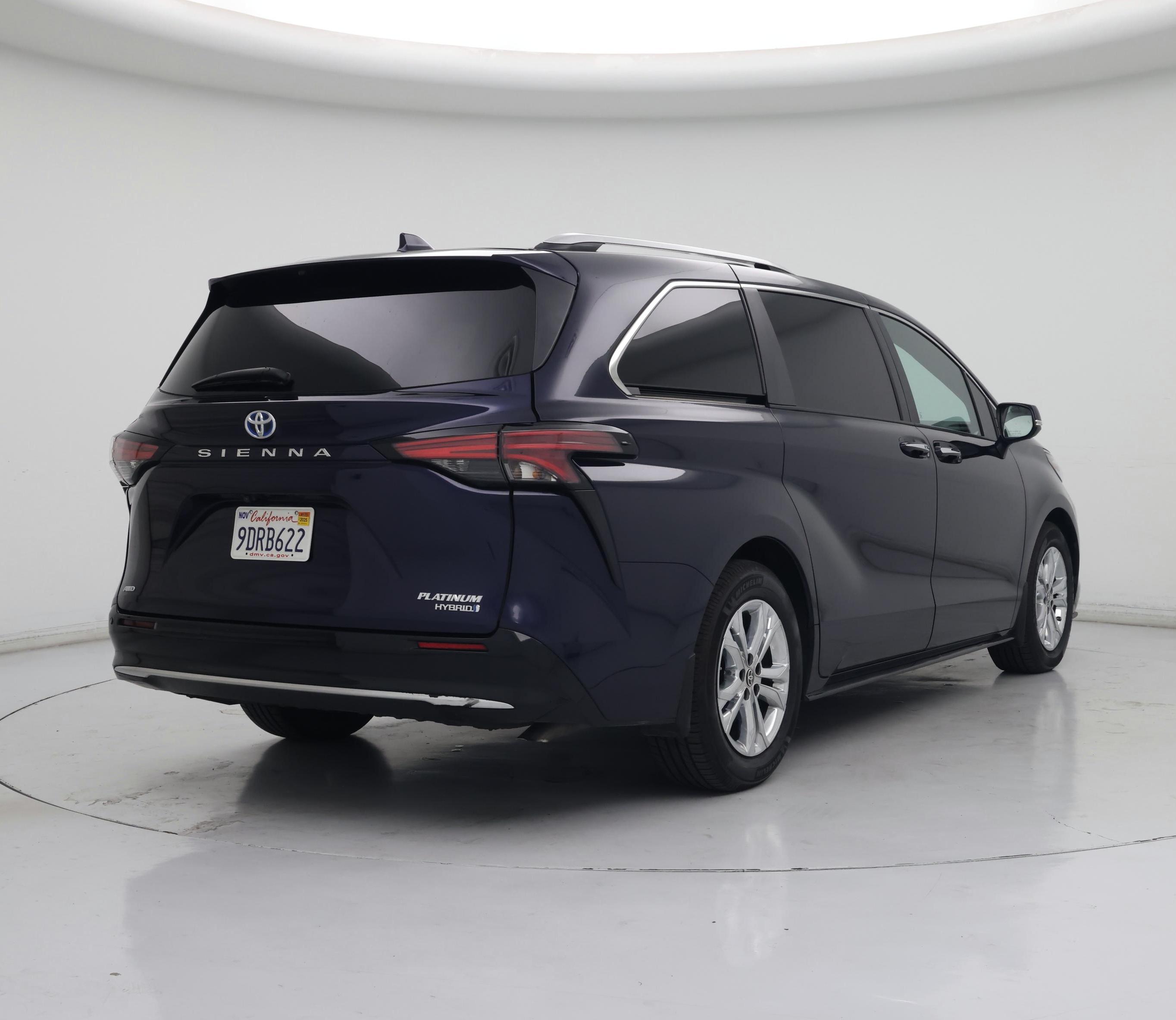 Thumbnail: 2022 Toyota Sienna - 8