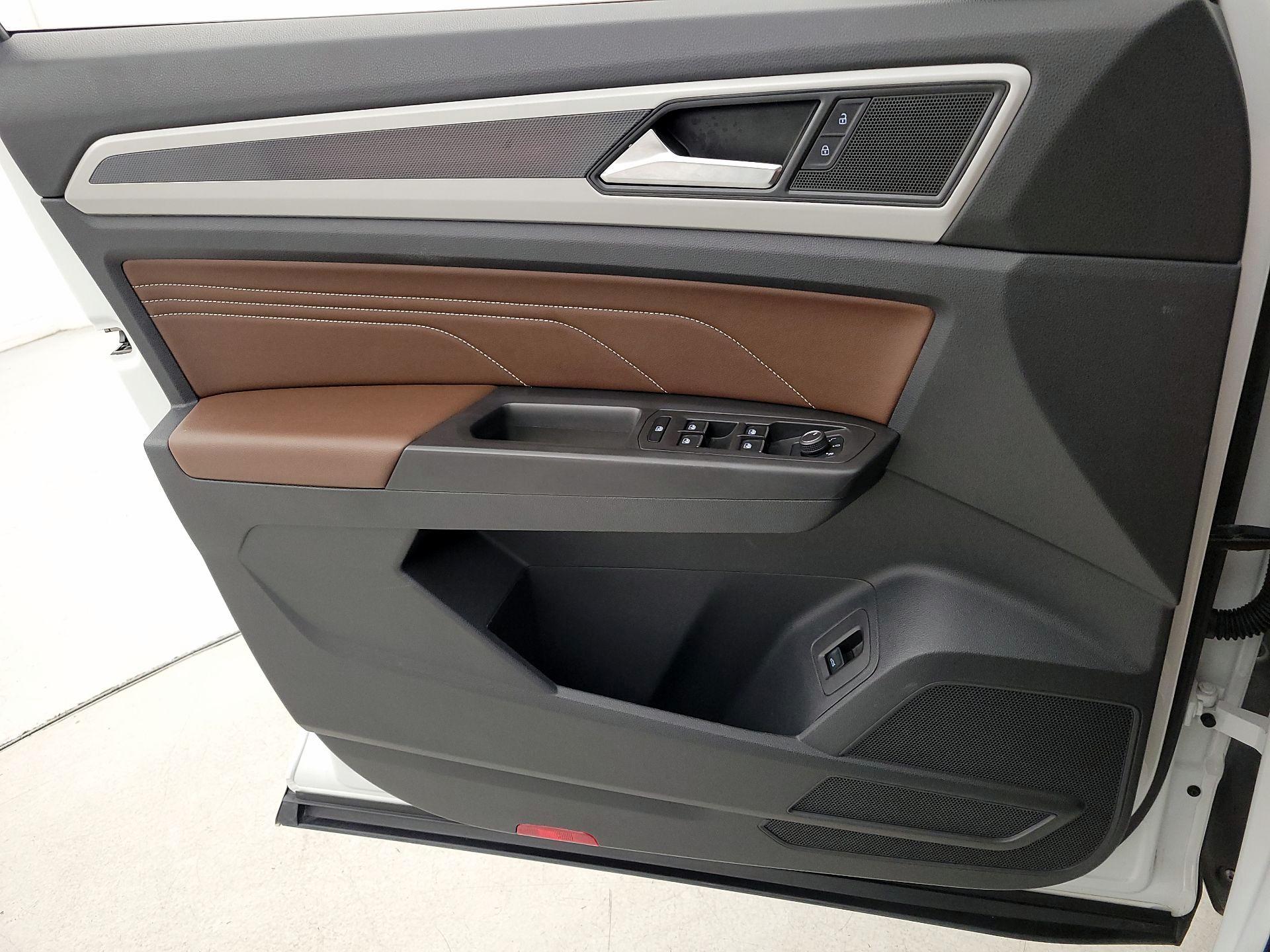 Thumbnail: 2022 Volkswagen Atlas - 12