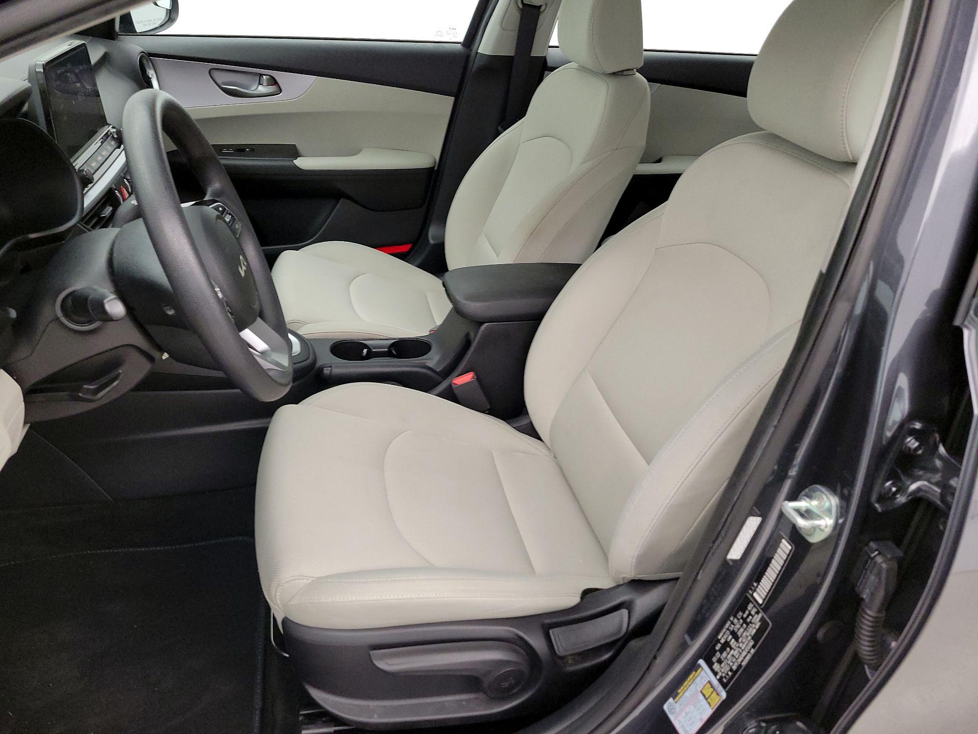 Thumbnail: 2022 Kia Forte - 11