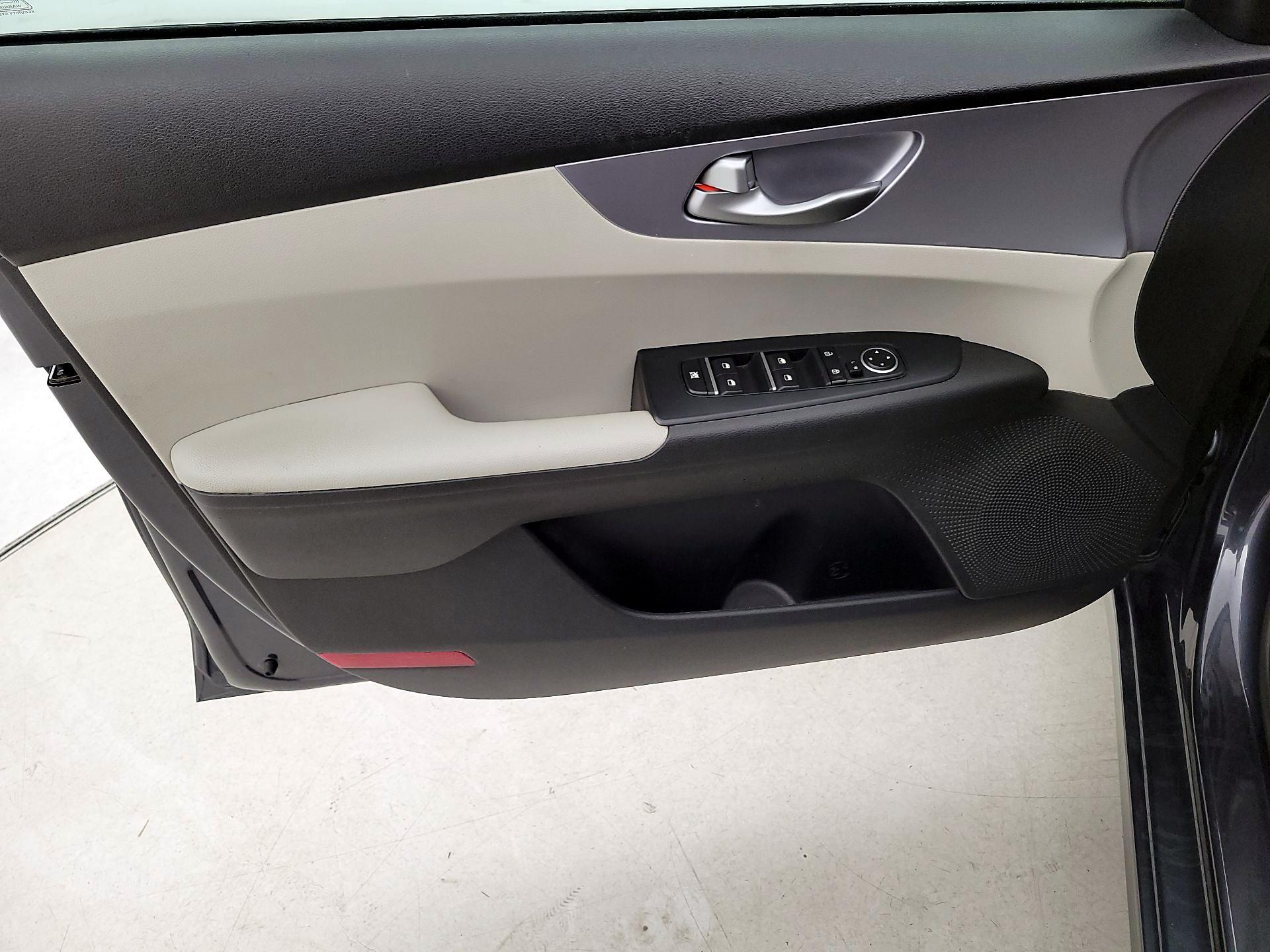 Thumbnail: 2022 Kia Forte - 12