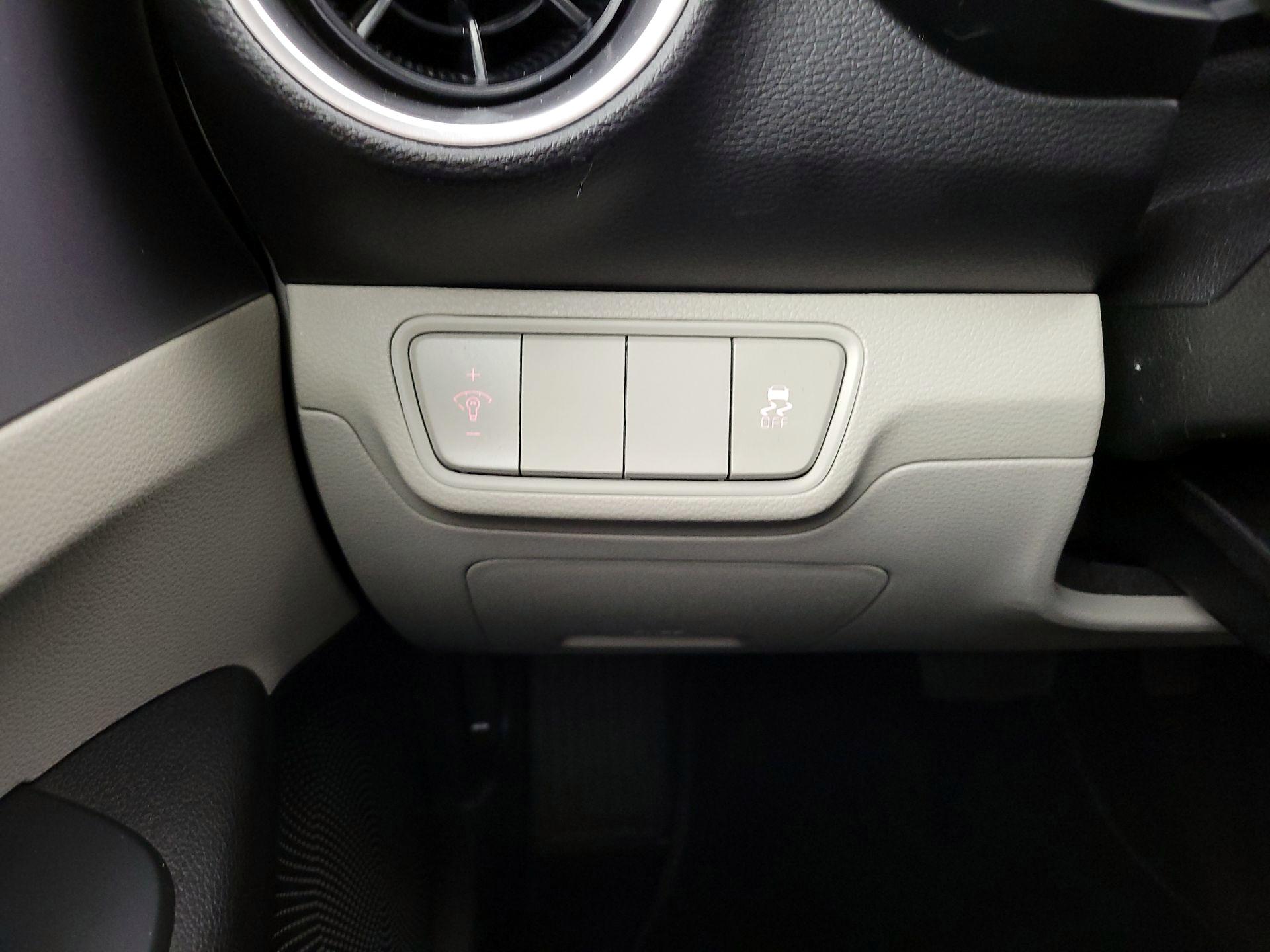 Thumbnail: 2022 Kia Forte - 13