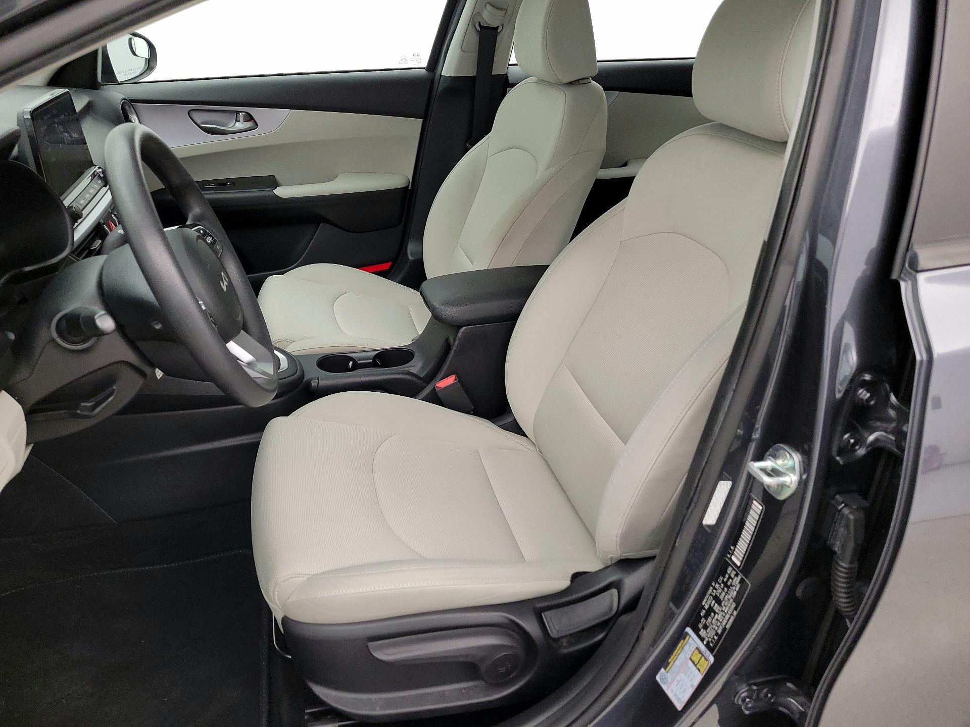 Thumbnail: 2022 Kia Forte - 14