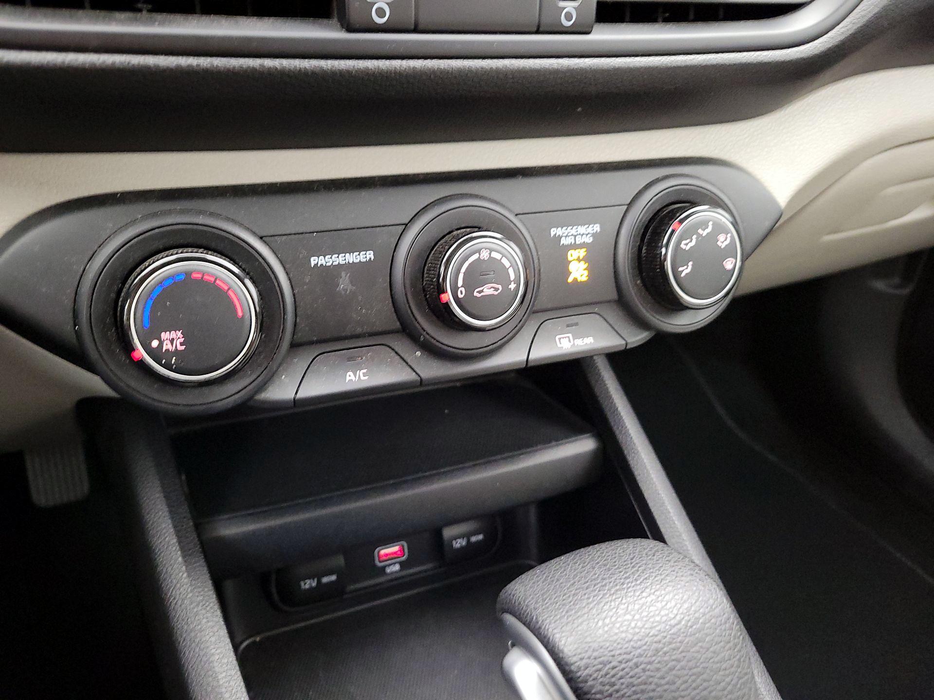 Thumbnail: 2022 Kia Forte - 17