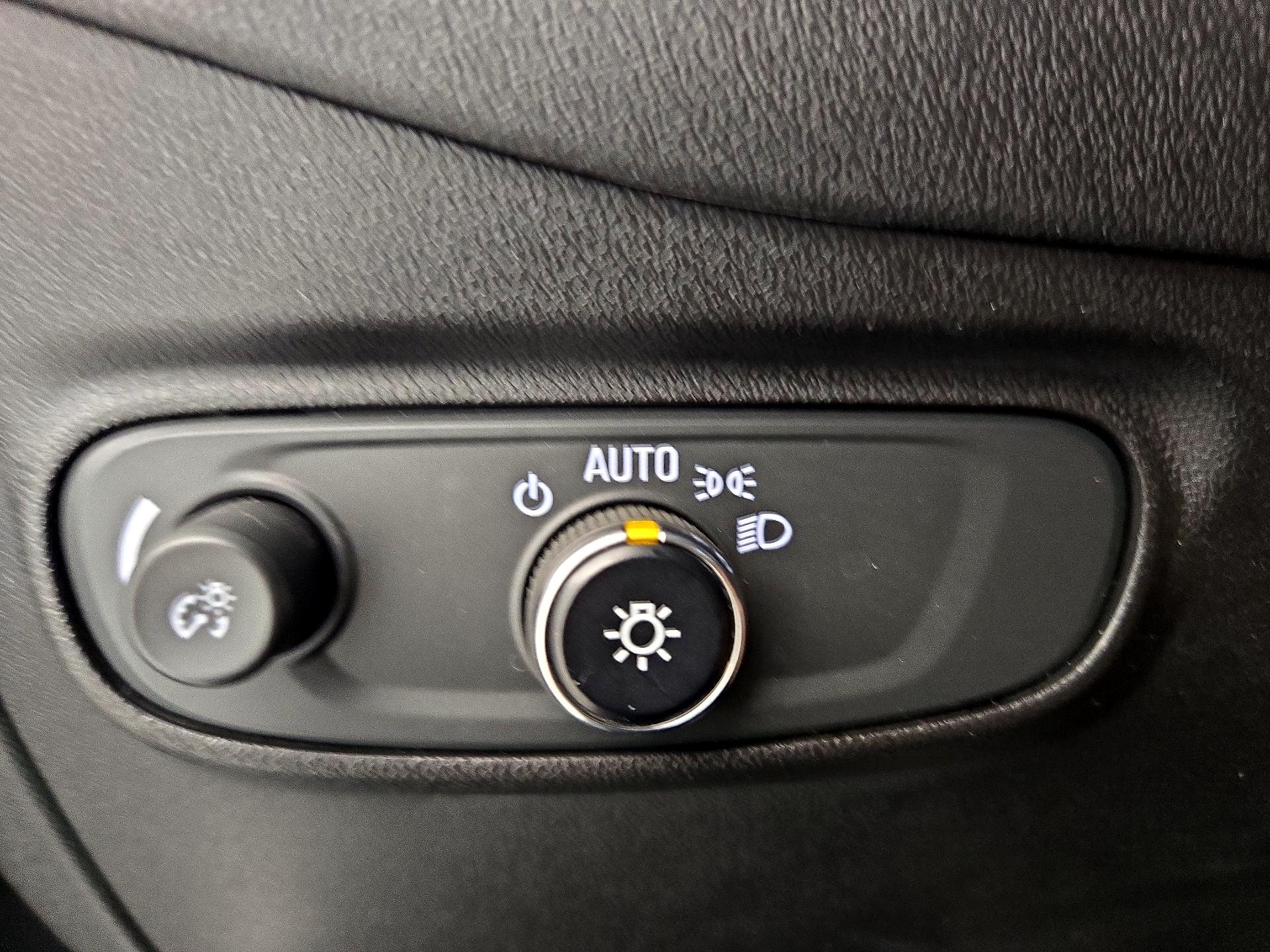 Thumbnail: 2022 Chevrolet Equinox - 13