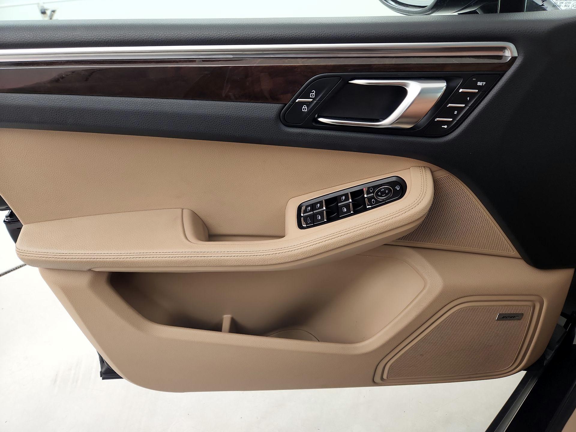 Thumbnail: 2022 Porsche Macan - 12