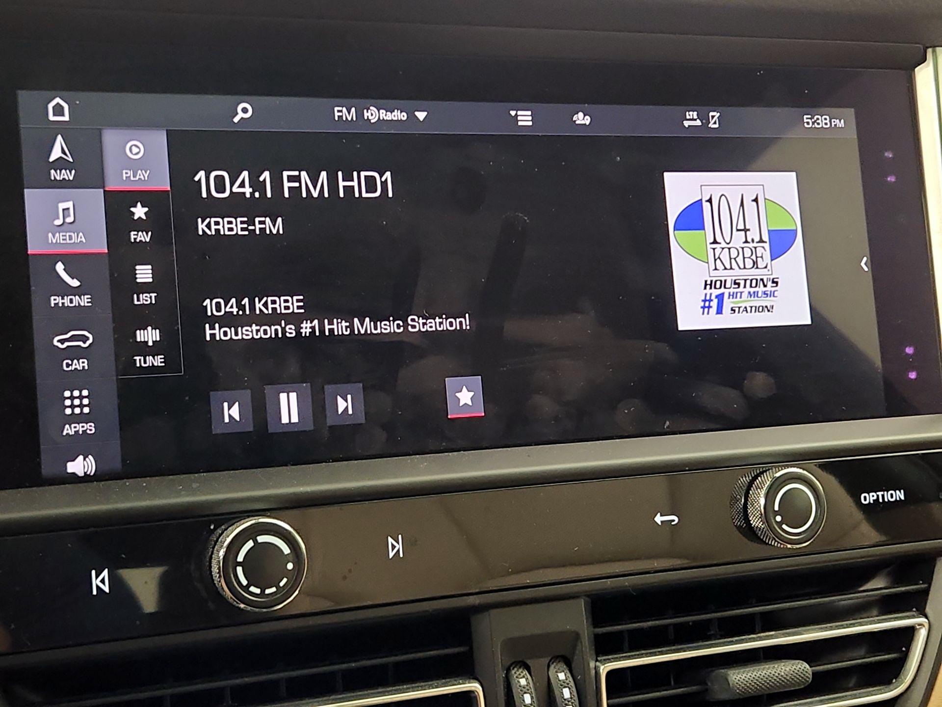 Thumbnail: 2022 Porsche Macan - 16