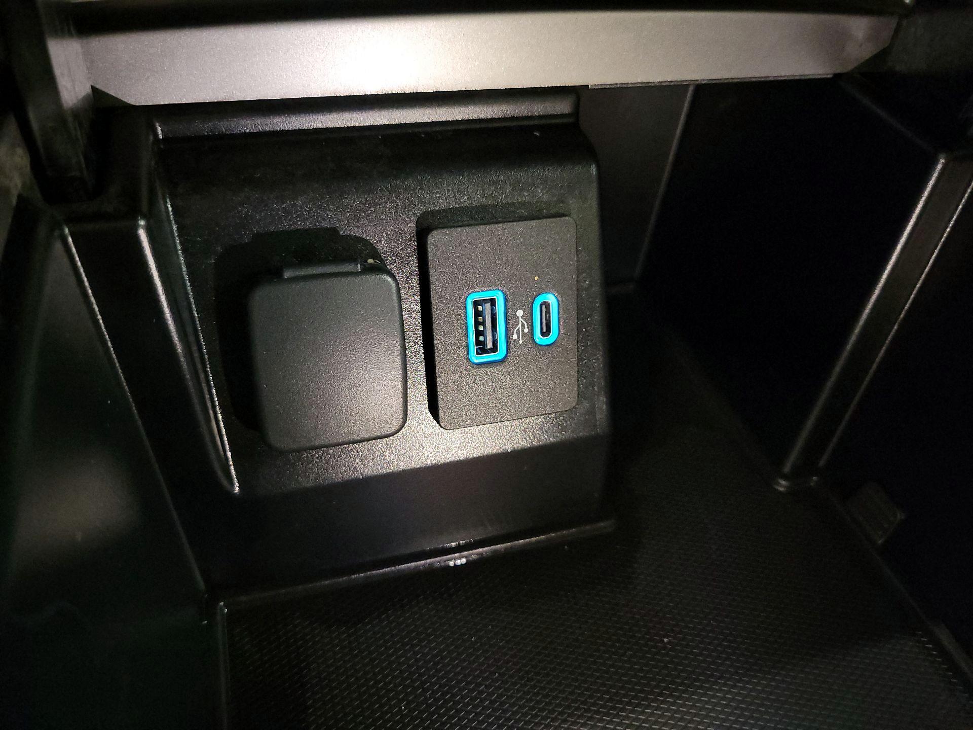 Thumbnail: 2020 Ford Explorer - 18