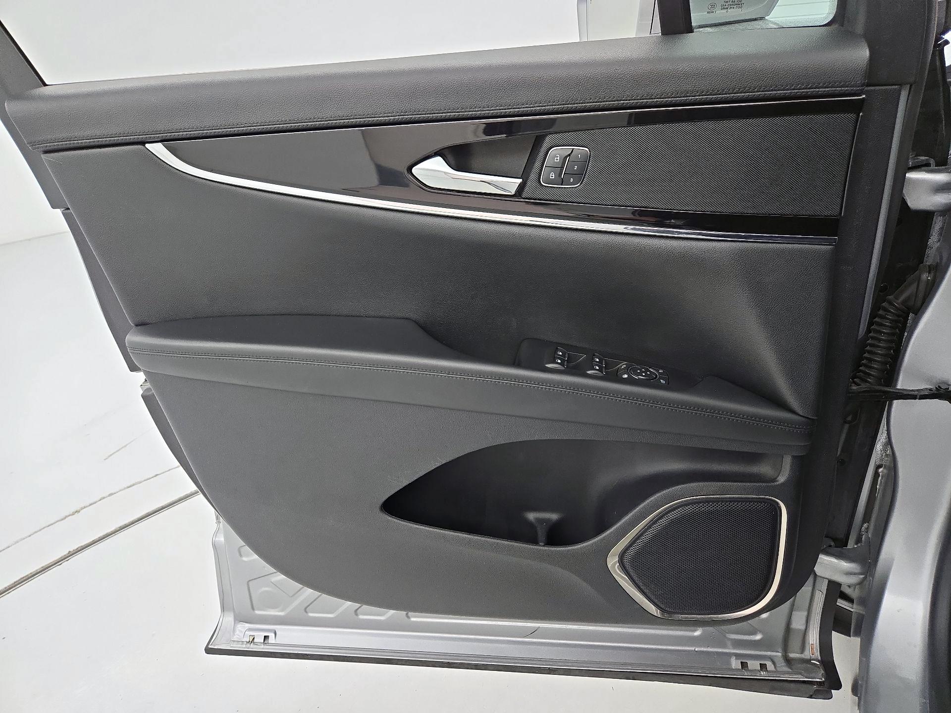 Thumbnail: 2021 Lincoln Nautilus - 12