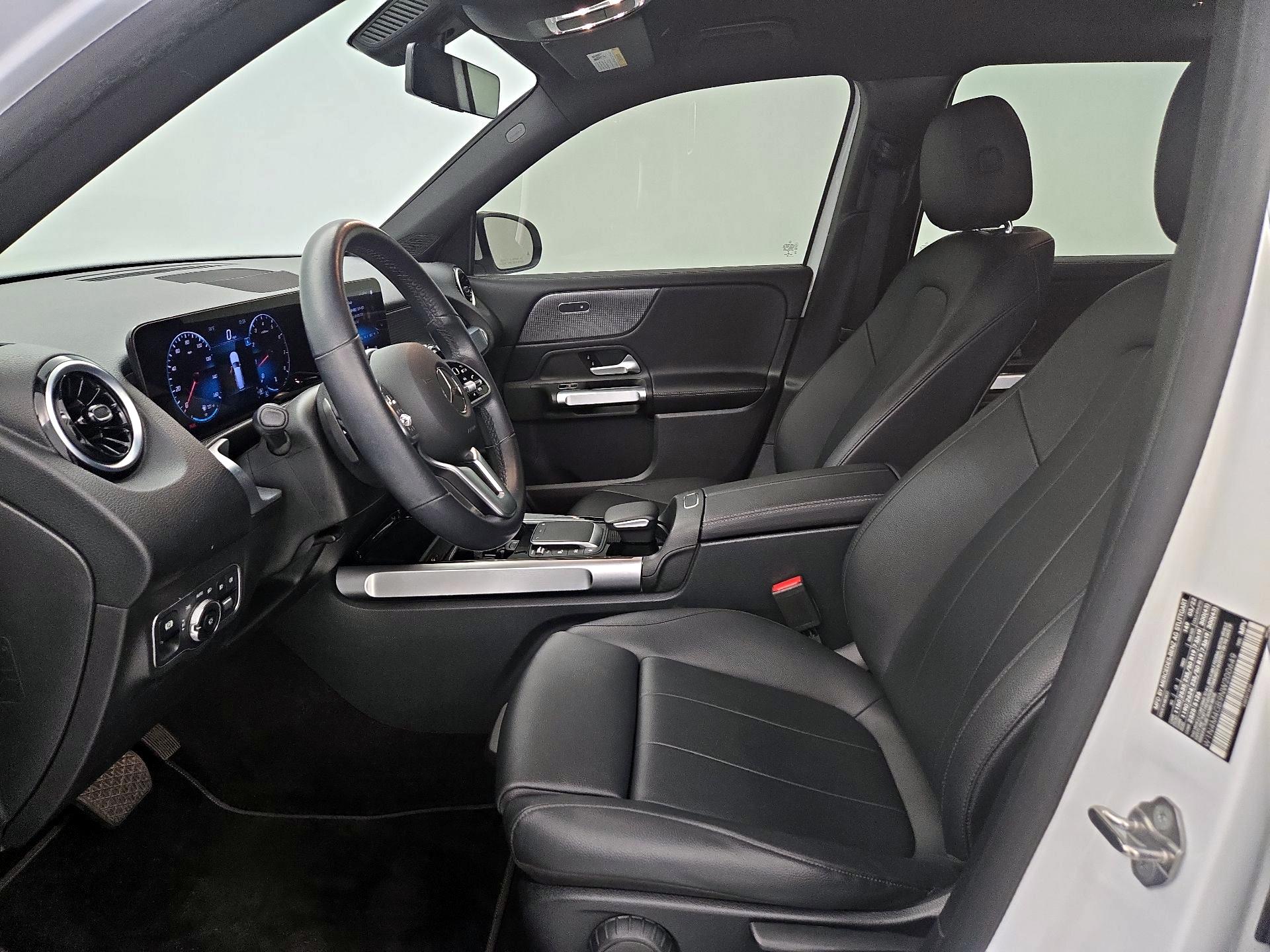 Thumbnail: 2022 Mercedes-Benz GLB - 11