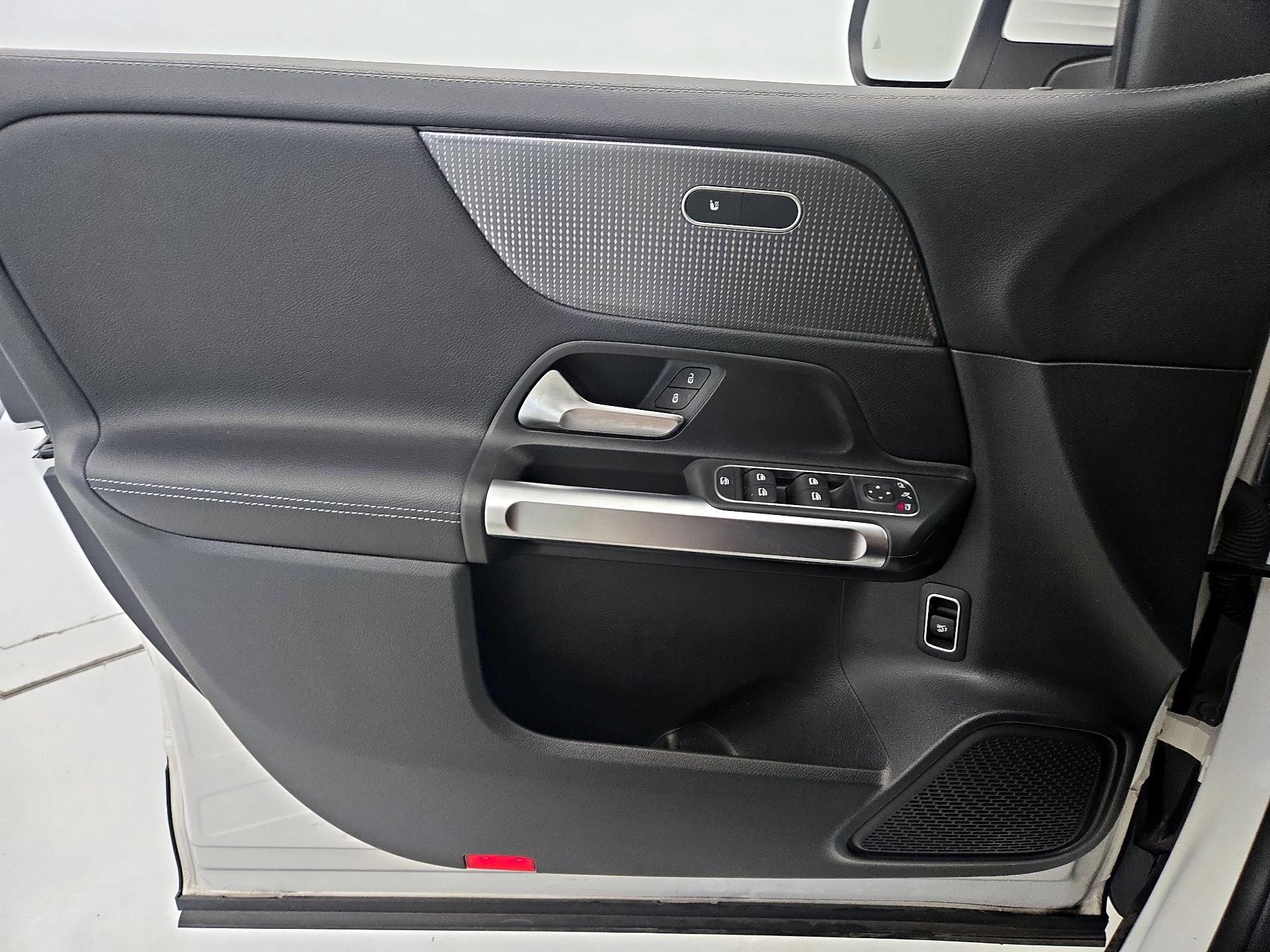 Thumbnail: 2022 Mercedes-Benz GLB - 12