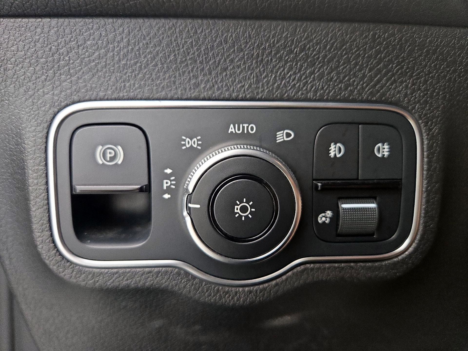 Thumbnail: 2022 Mercedes-Benz GLB - 13