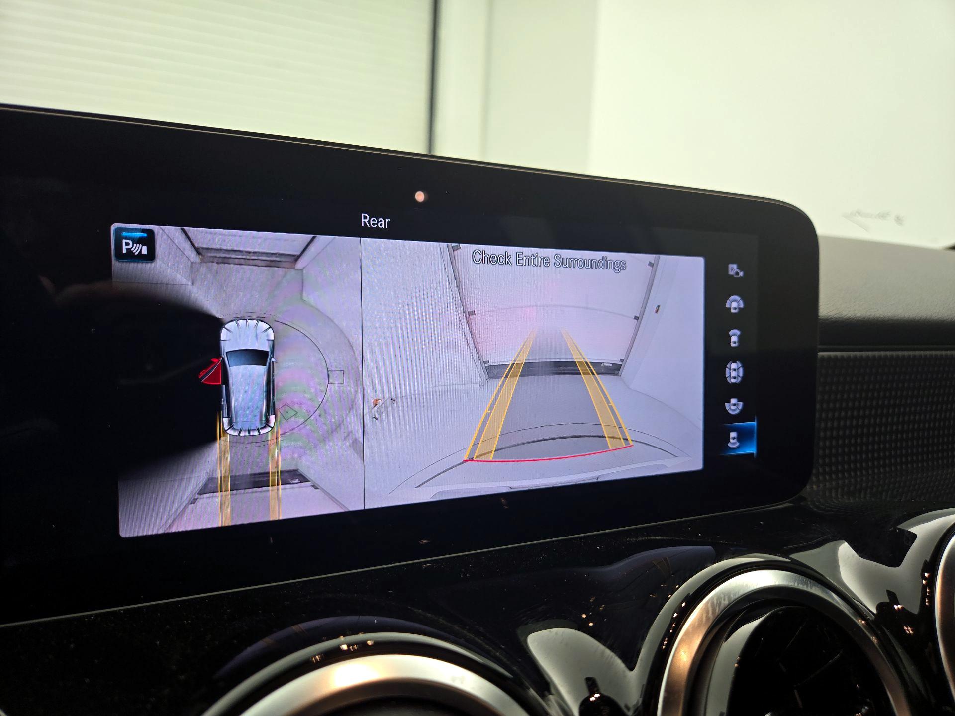 Thumbnail: 2022 Mercedes-Benz GLB - 14