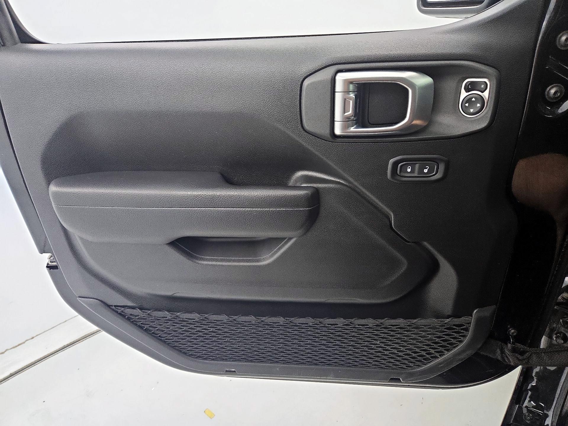 Thumbnail: 2023 Jeep Gladiator - 12