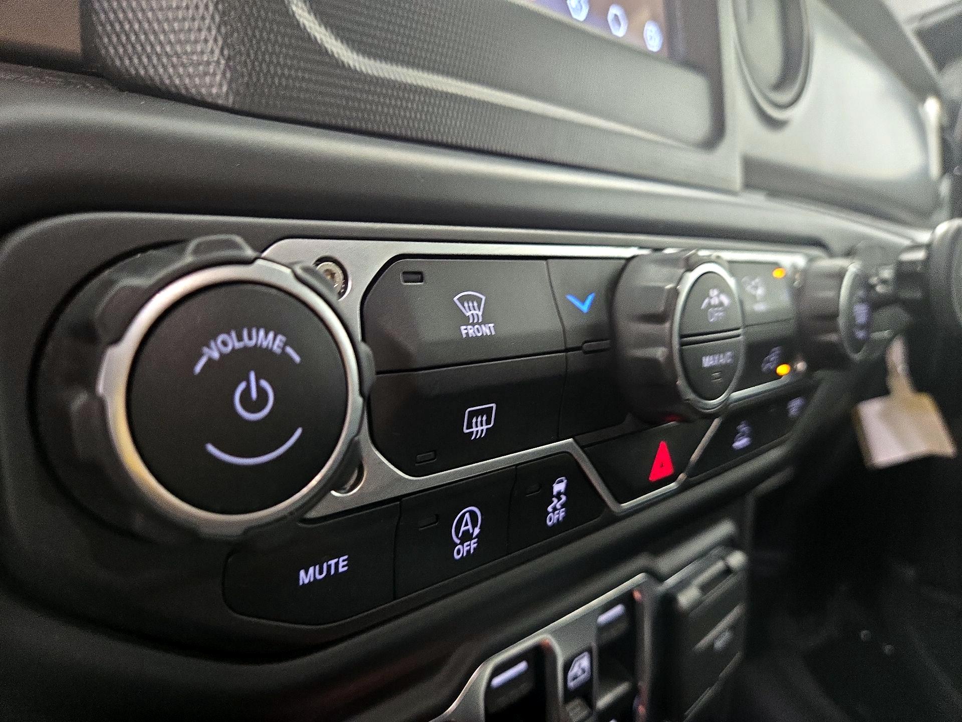 Thumbnail: 2023 Jeep Gladiator - 16