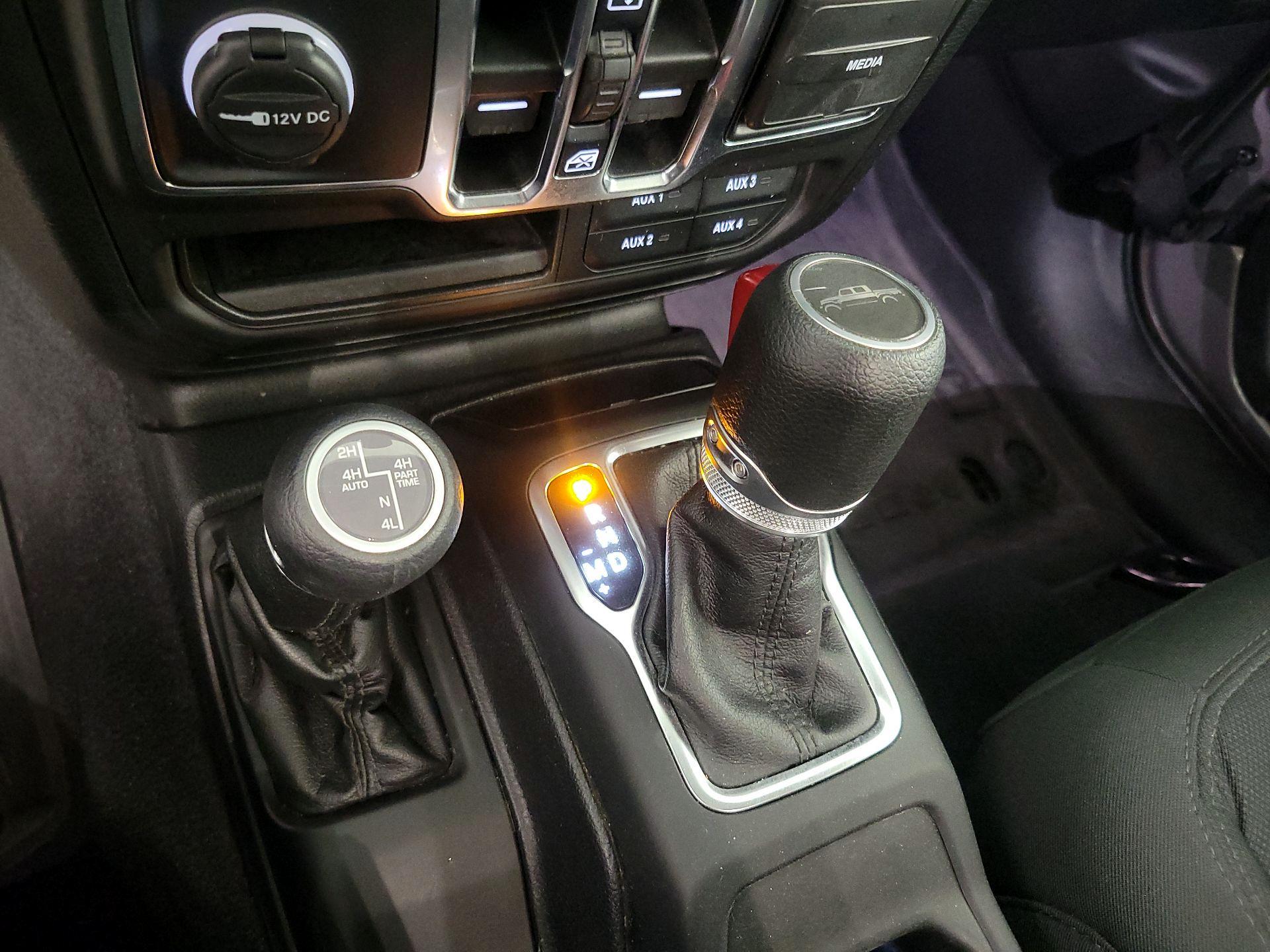 Thumbnail: 2021 Jeep Gladiator - 17