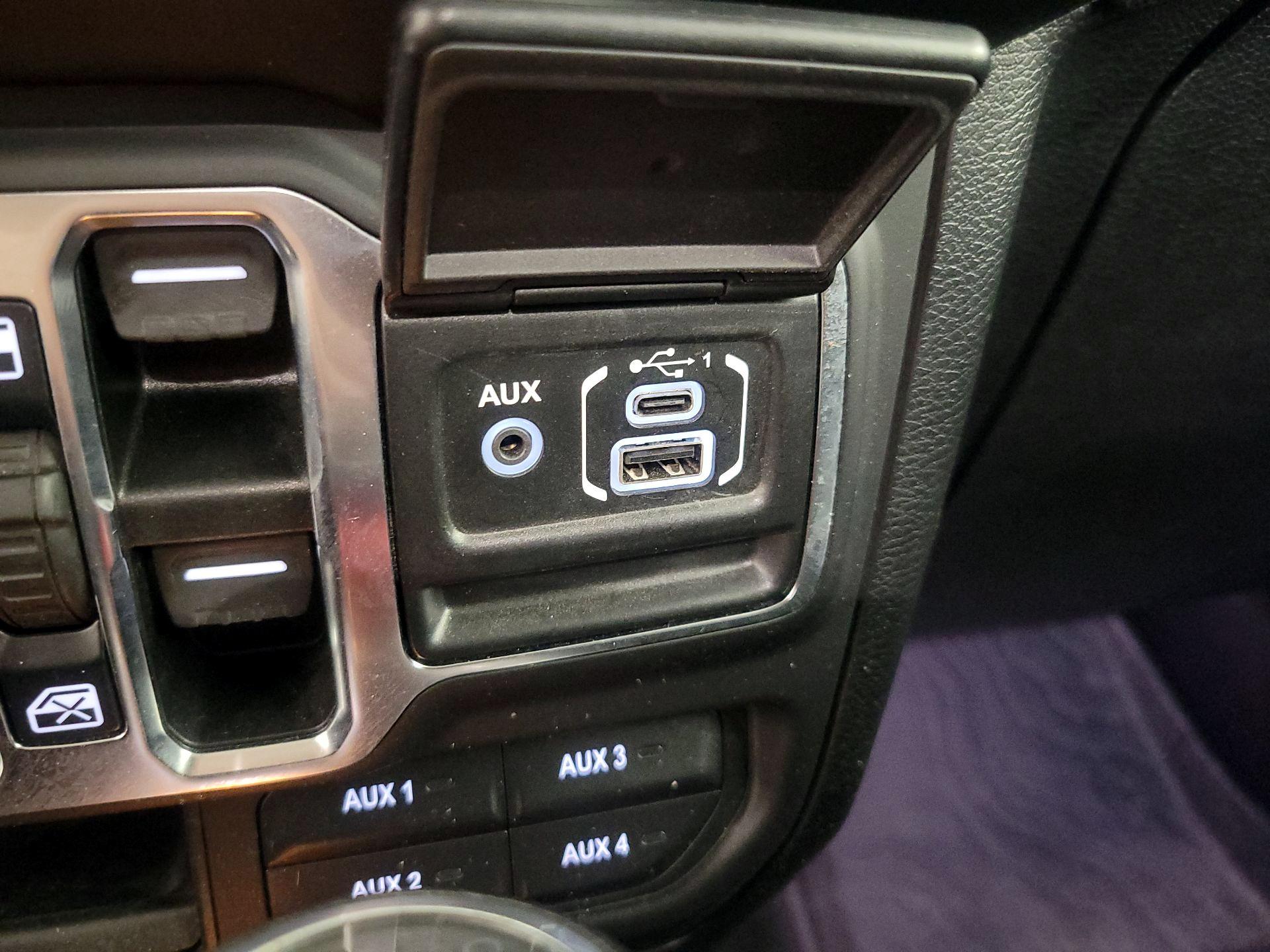 Thumbnail: 2021 Jeep Gladiator - 18