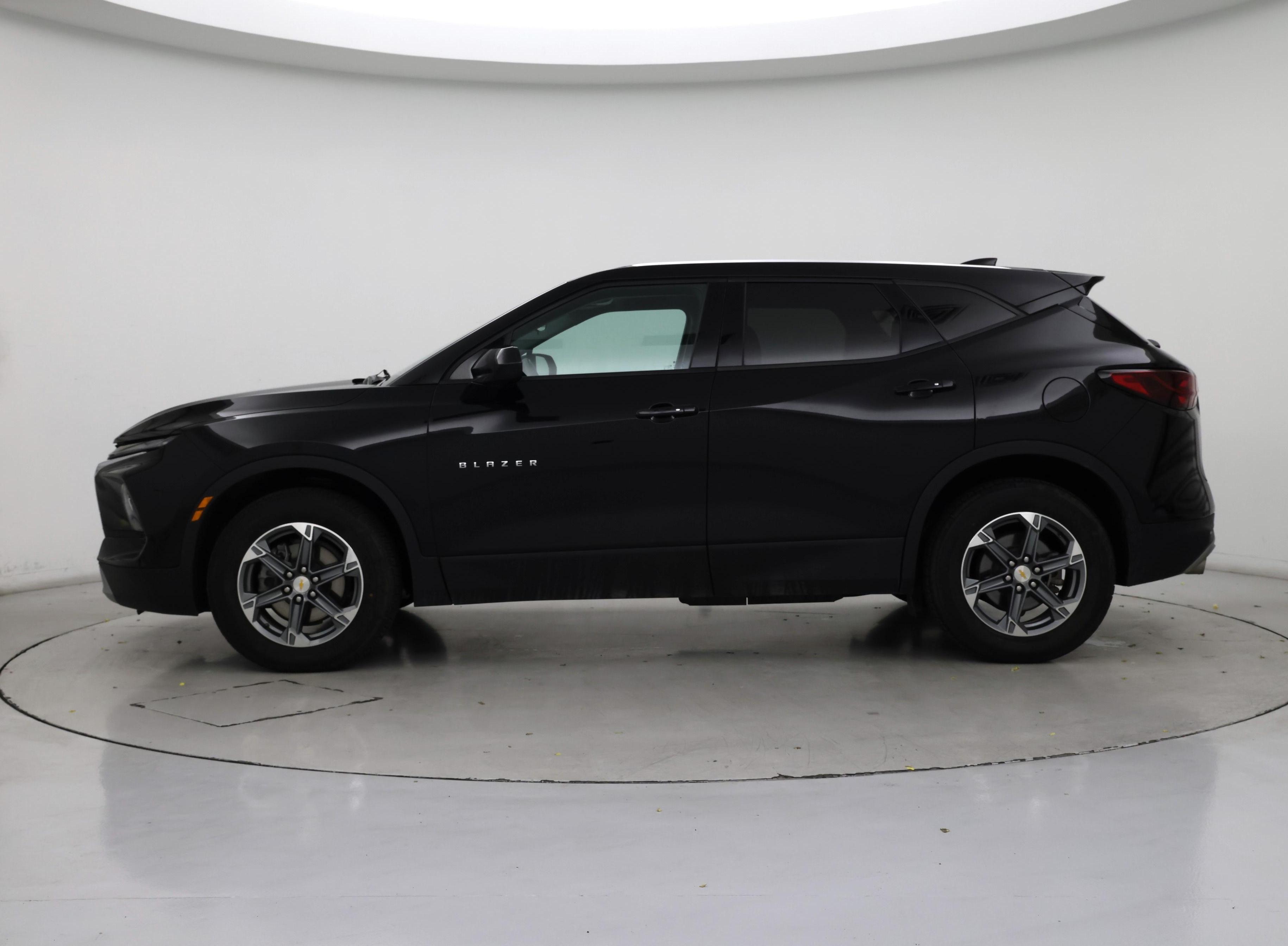 Thumbnail: 2023 Chevrolet Blazer - 3