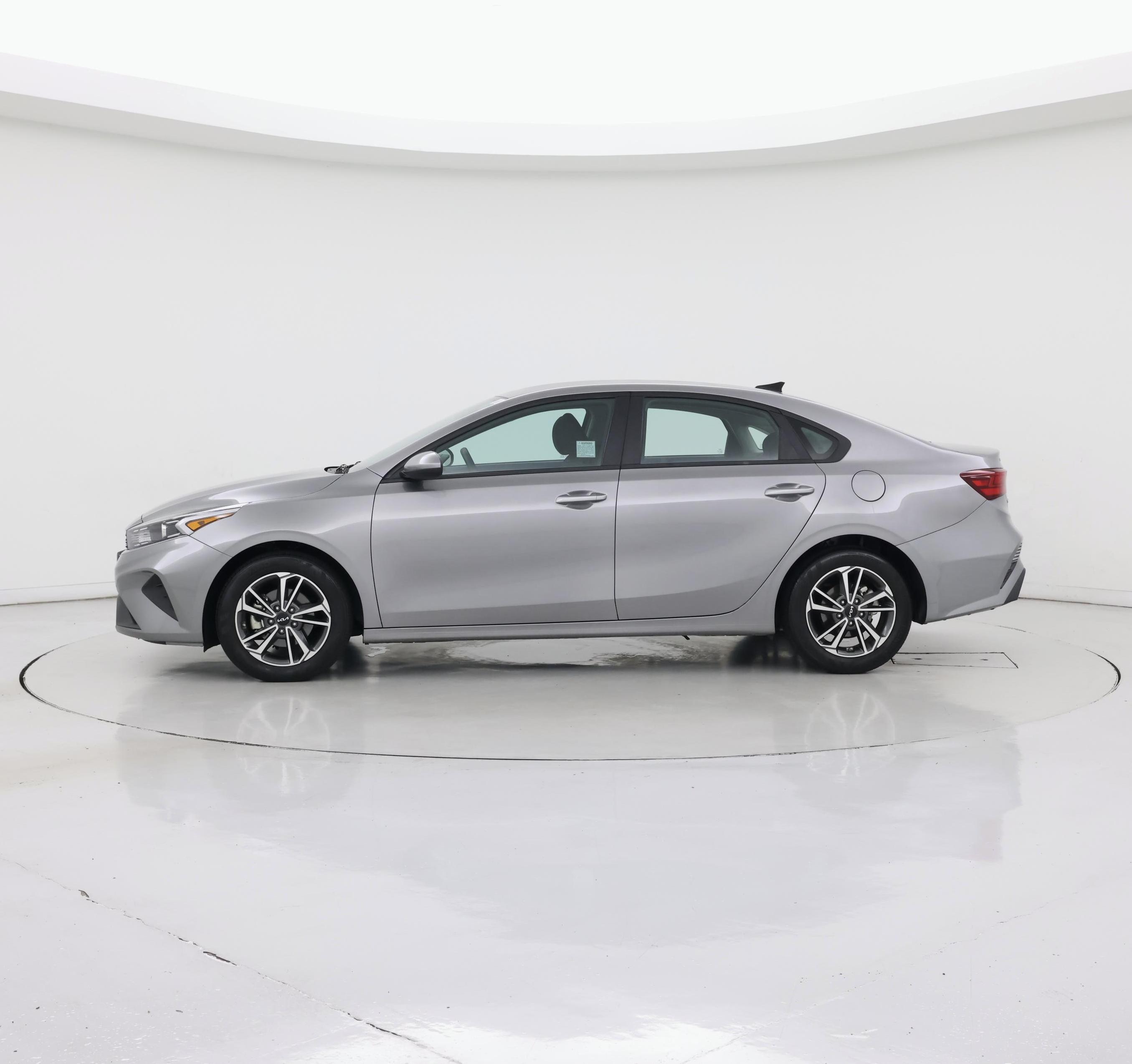 Thumbnail: 2023 Kia Forte - 3