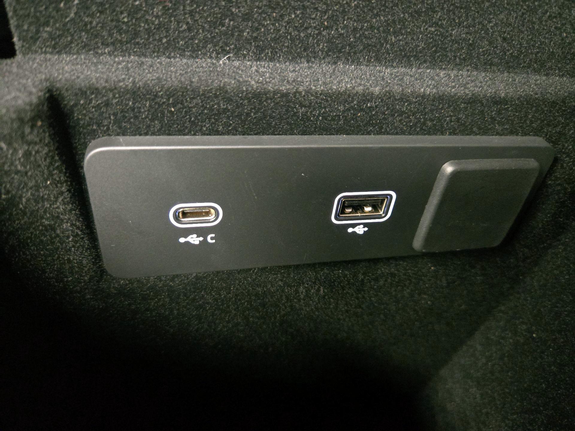 Thumbnail: 2023 Jaguar F-Pace - 19