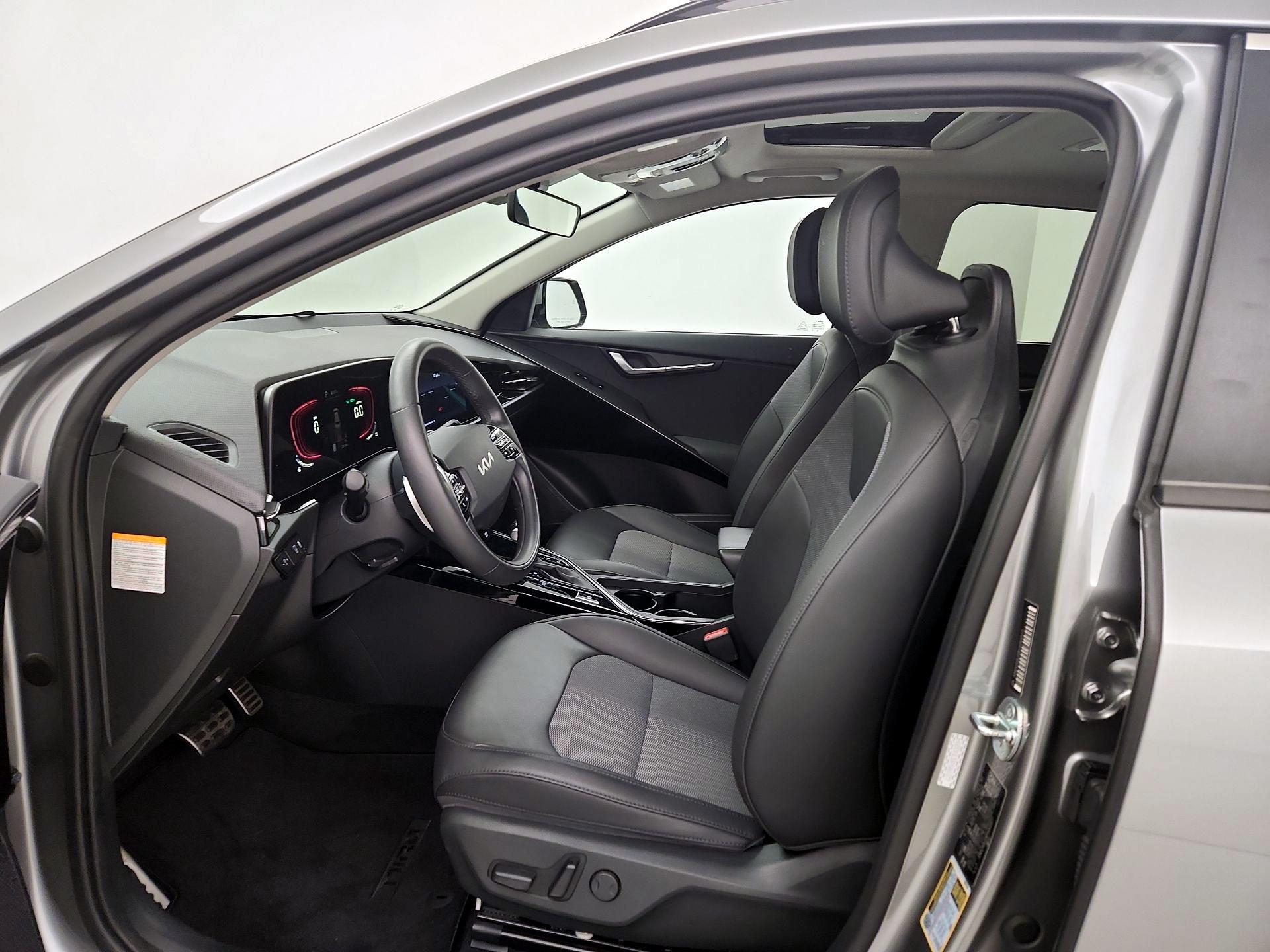 Thumbnail: 2023 Kia Niro - 11