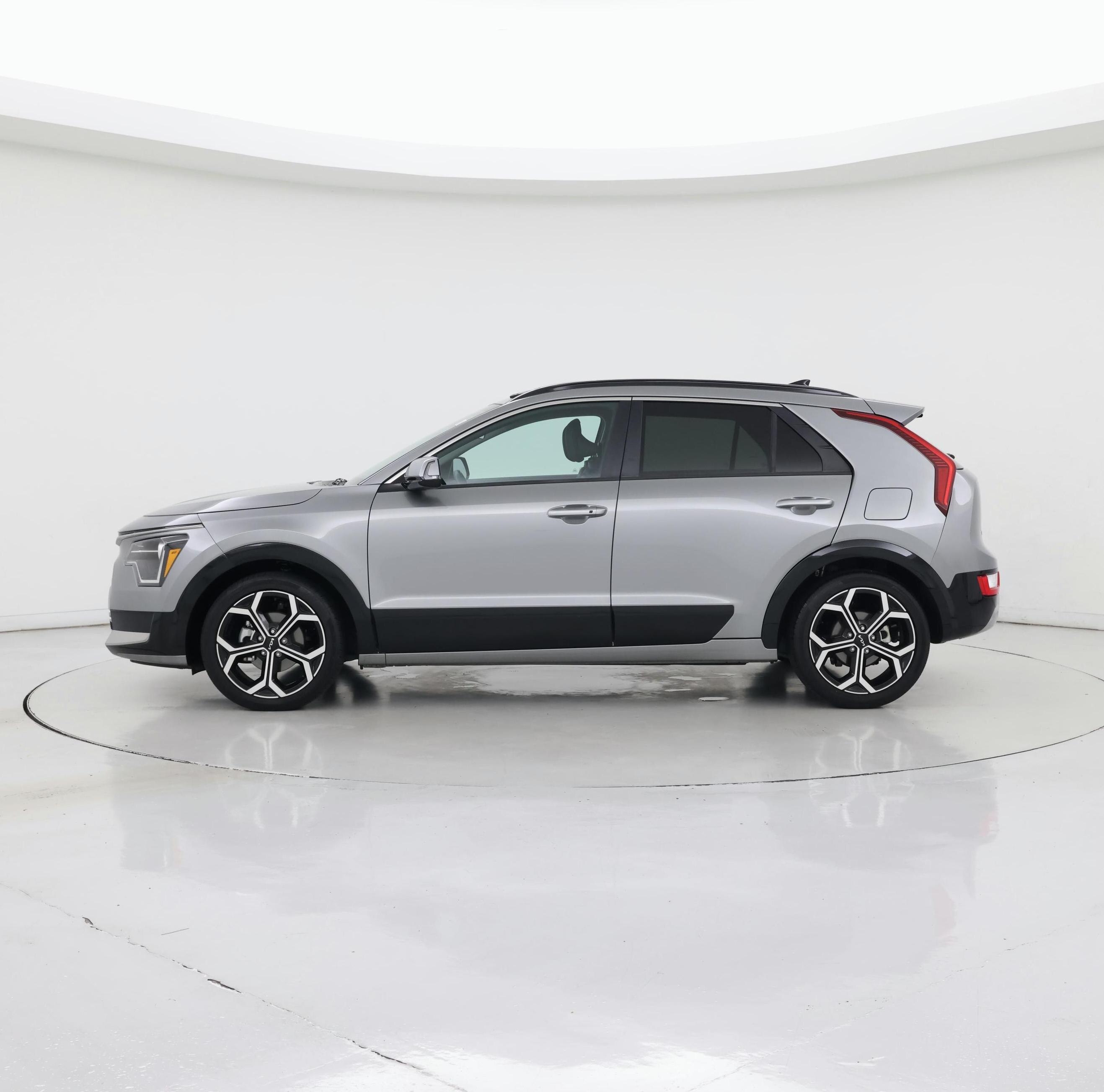 Thumbnail: 2023 Kia Niro - 3