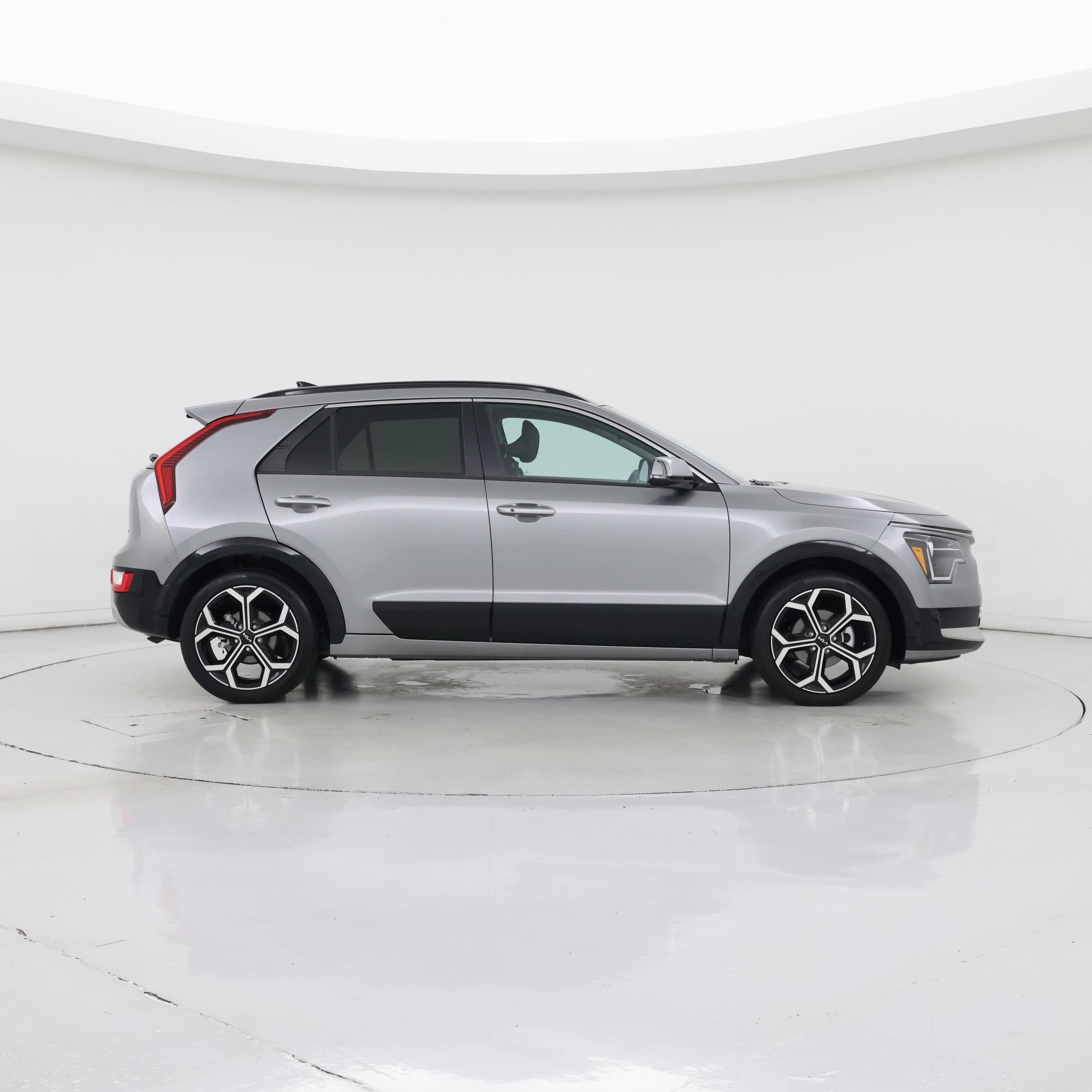 Thumbnail: 2023 Kia Niro - 7