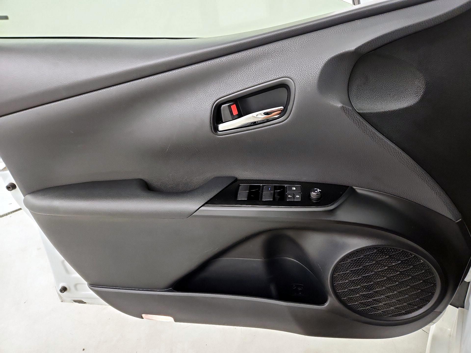 Thumbnail: 2022 Toyota Prius - 12