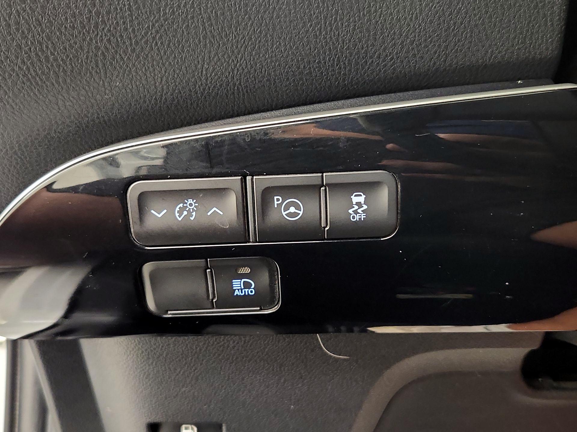 Thumbnail: 2022 Toyota Prius - 13