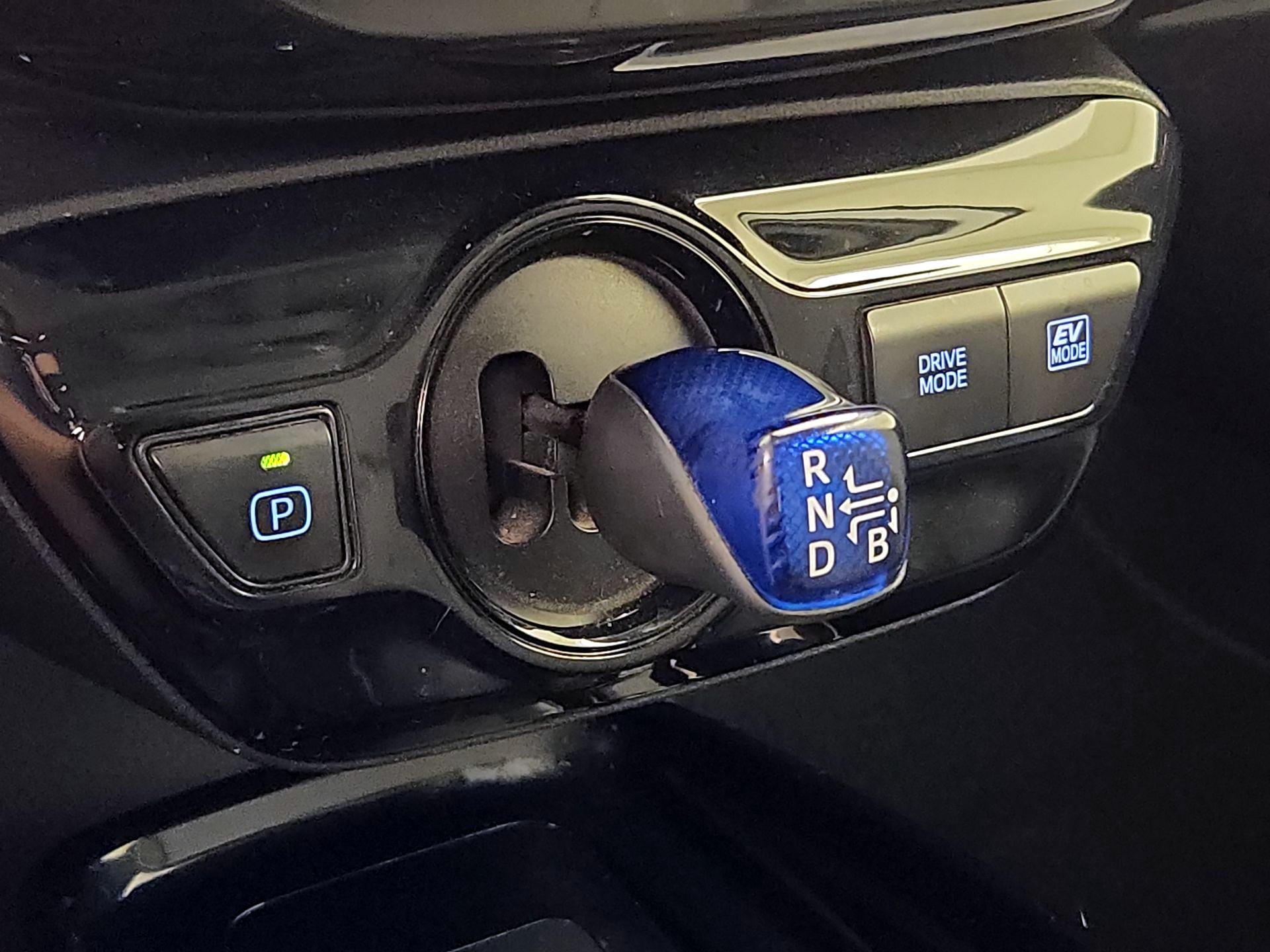 Thumbnail: 2022 Toyota Prius - 17