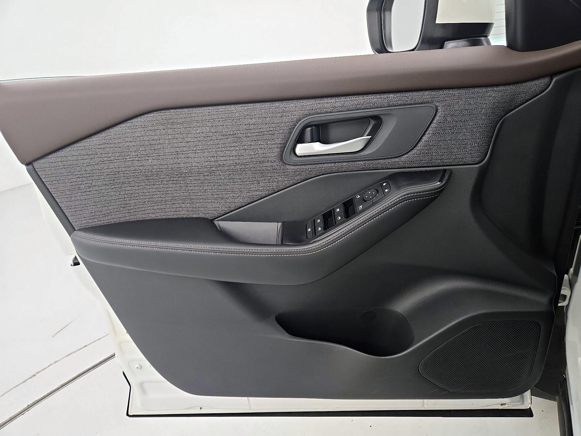 Thumbnail: 2023 Nissan Rogue - 12