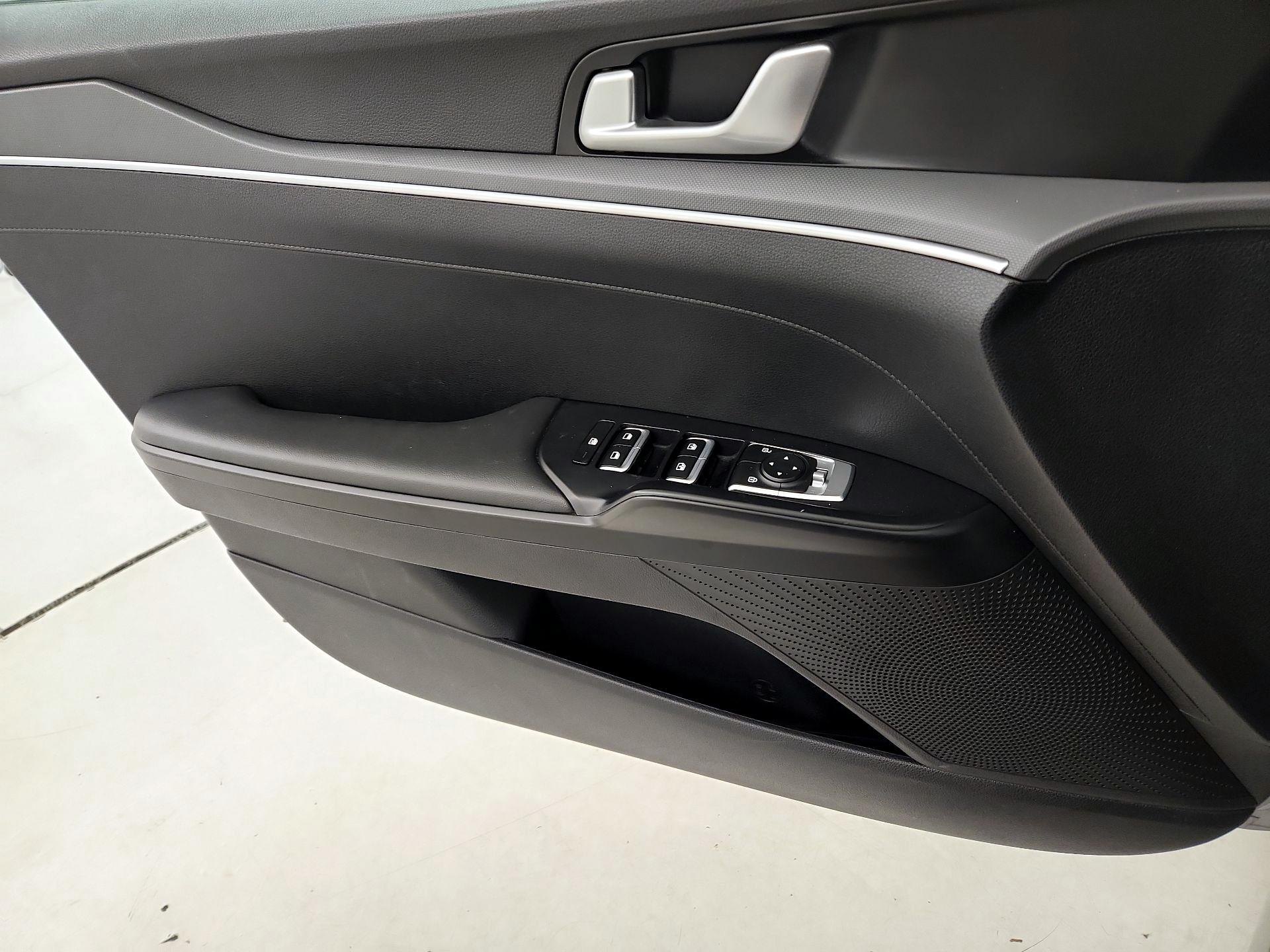 Thumbnail: 2022 Kia K5 - 12