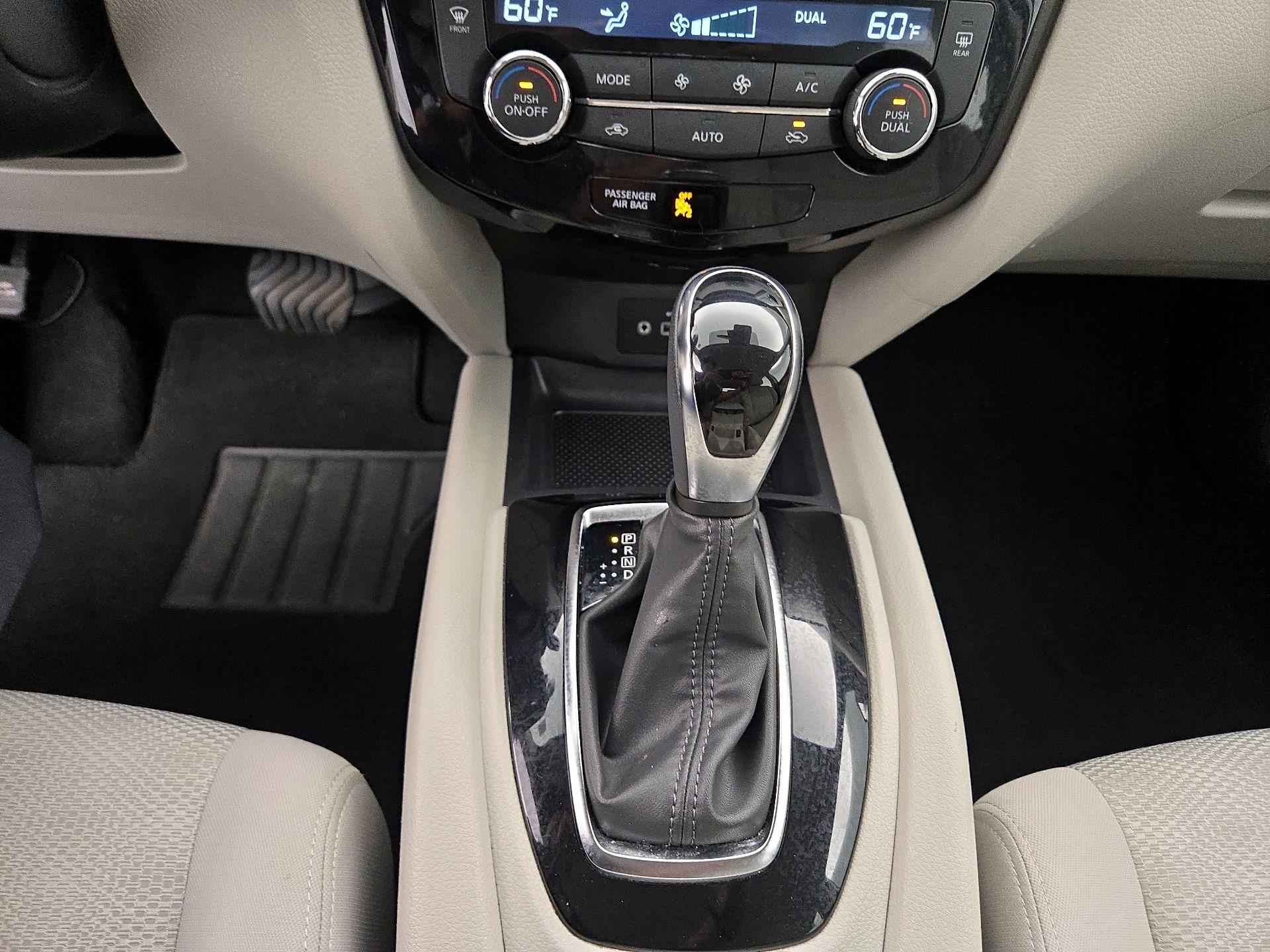 Thumbnail: 2022 Nissan Rogue Sport - 17