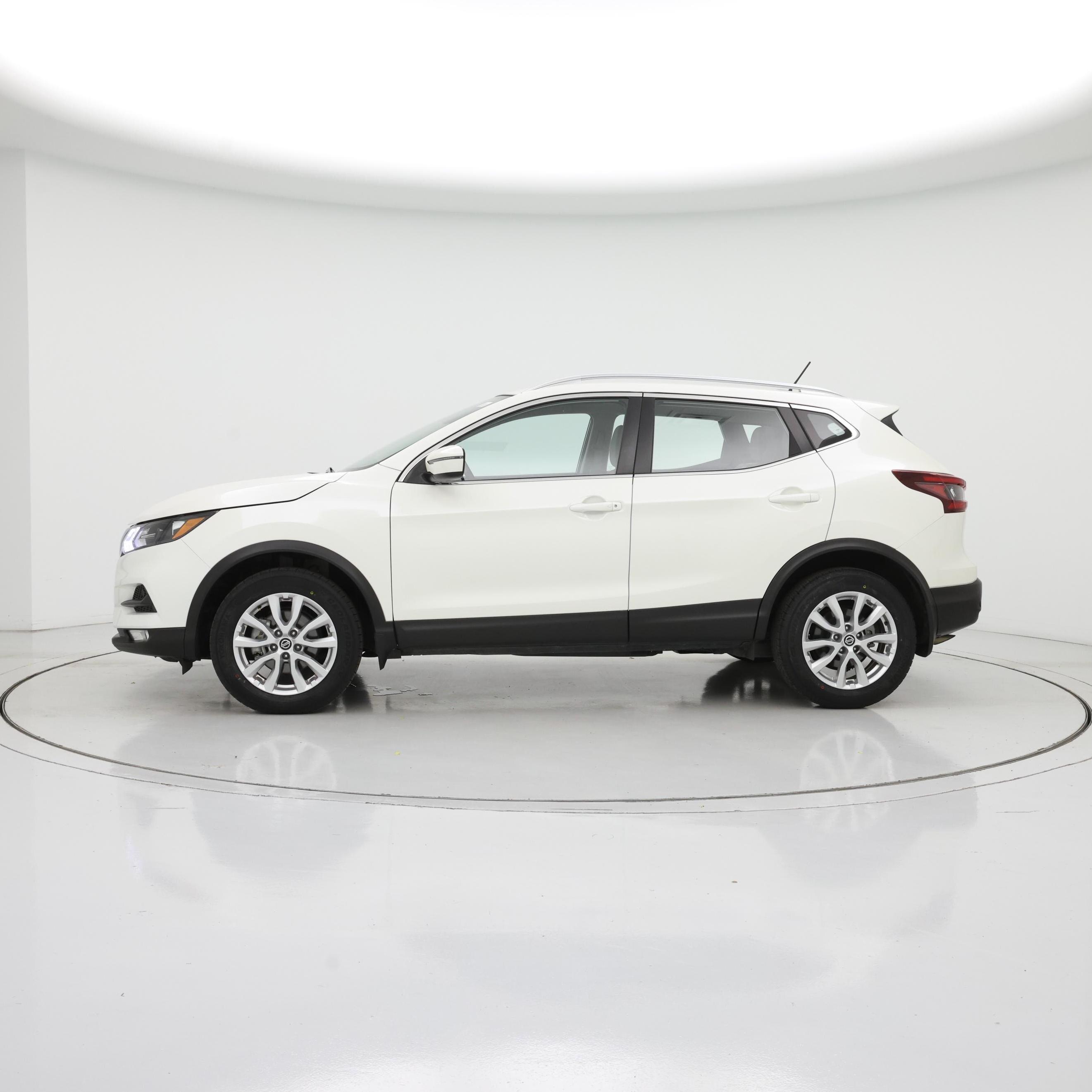 Thumbnail: 2022 Nissan Rogue Sport - 3