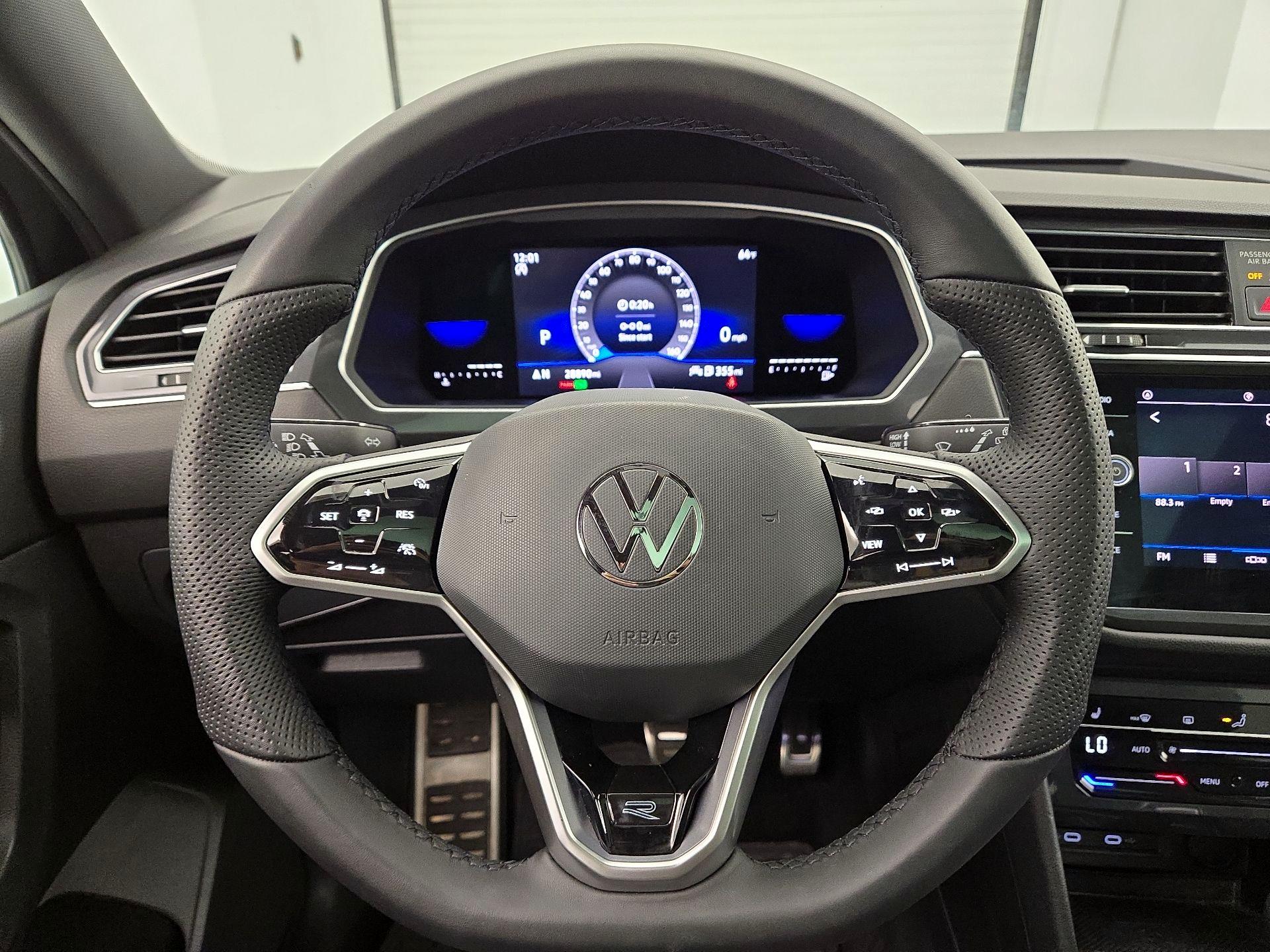 Thumbnail: 2022 Volkswagen Tiguan - 10