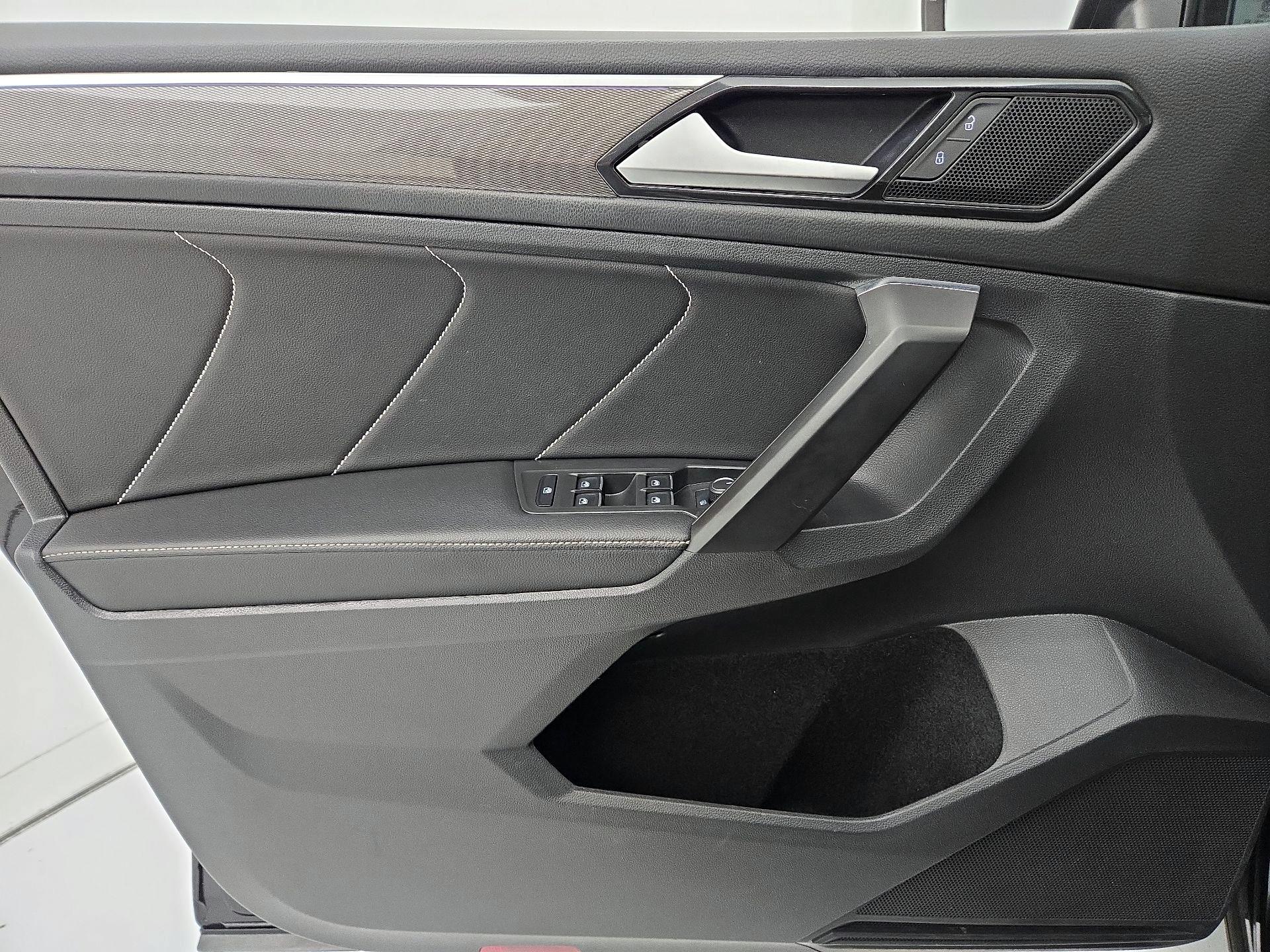 Thumbnail: 2022 Volkswagen Tiguan - 12