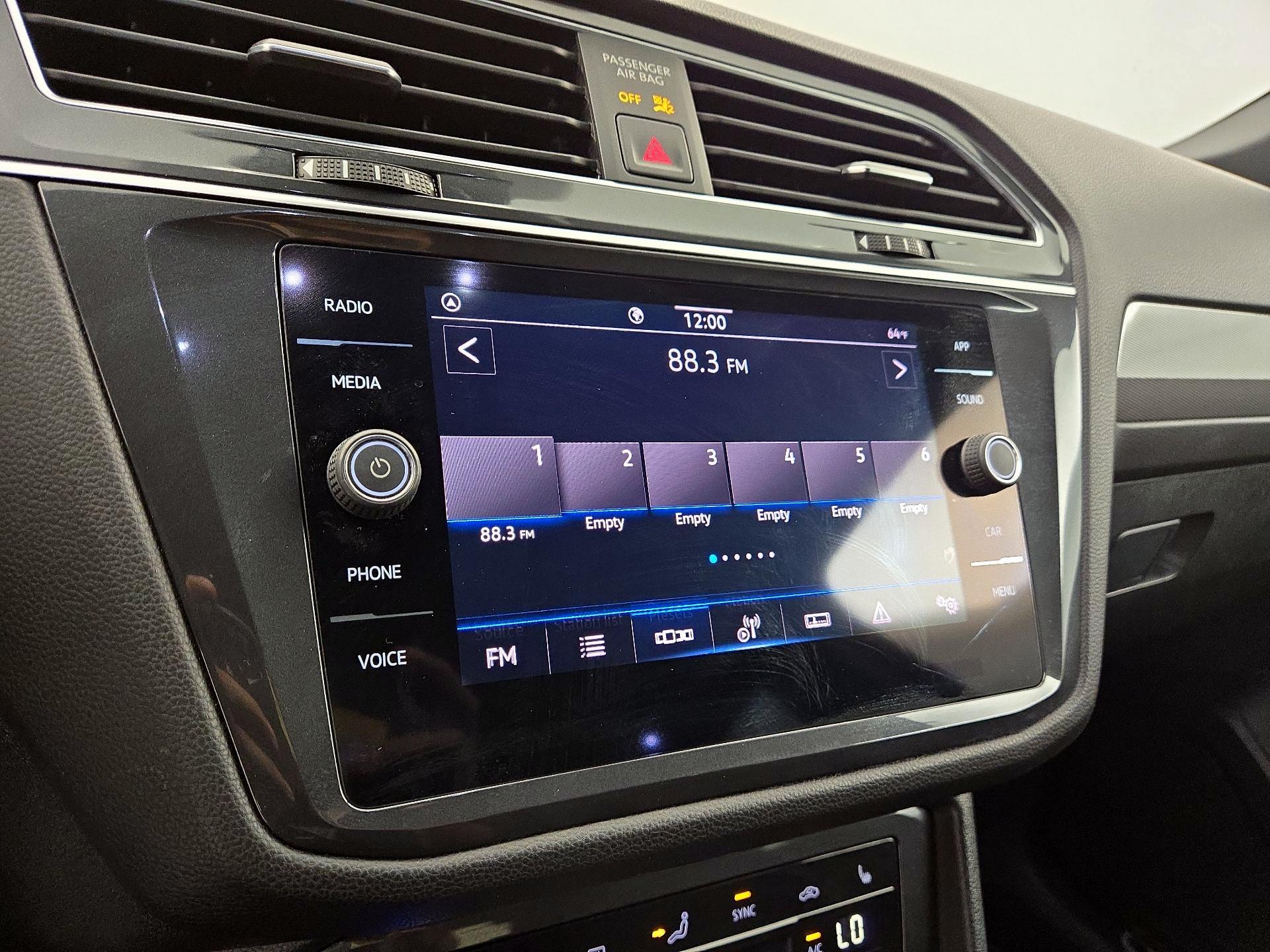 Thumbnail: 2022 Volkswagen Tiguan - 15