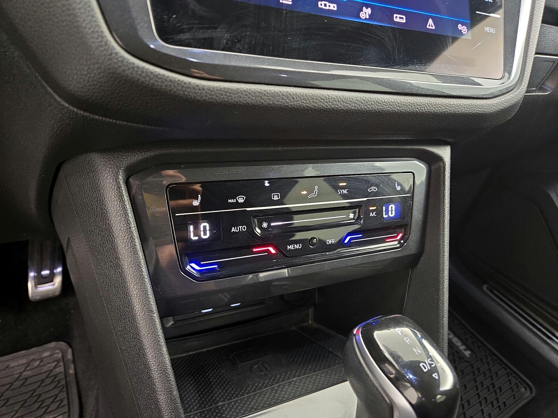 Thumbnail: 2022 Volkswagen Tiguan - 16