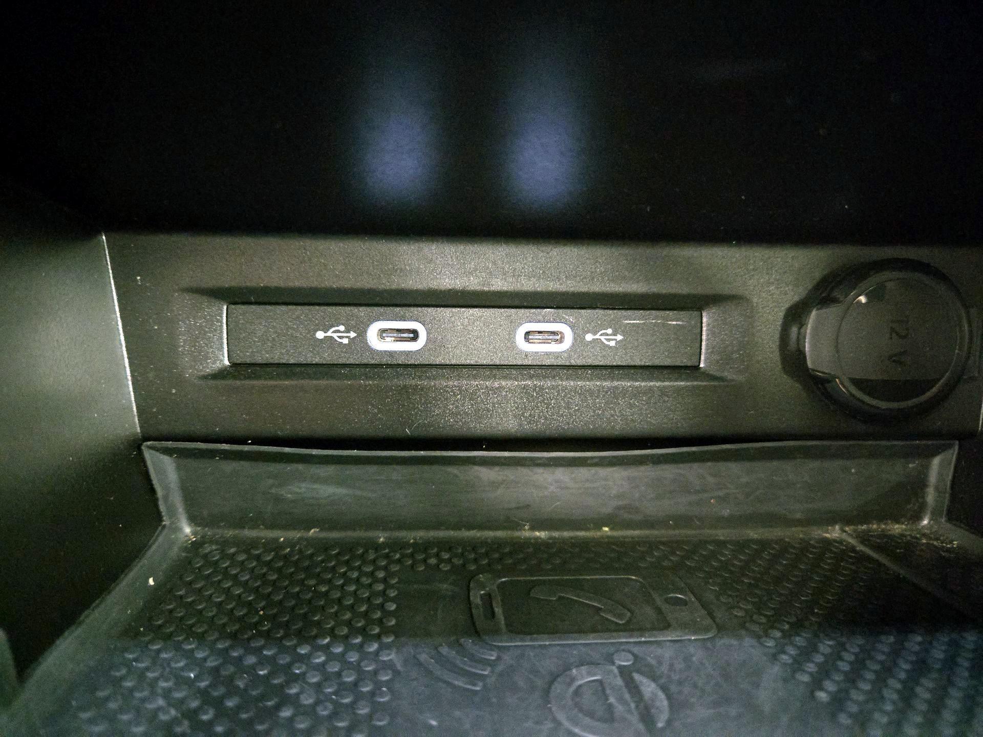 Thumbnail: 2022 Volkswagen Tiguan - 18