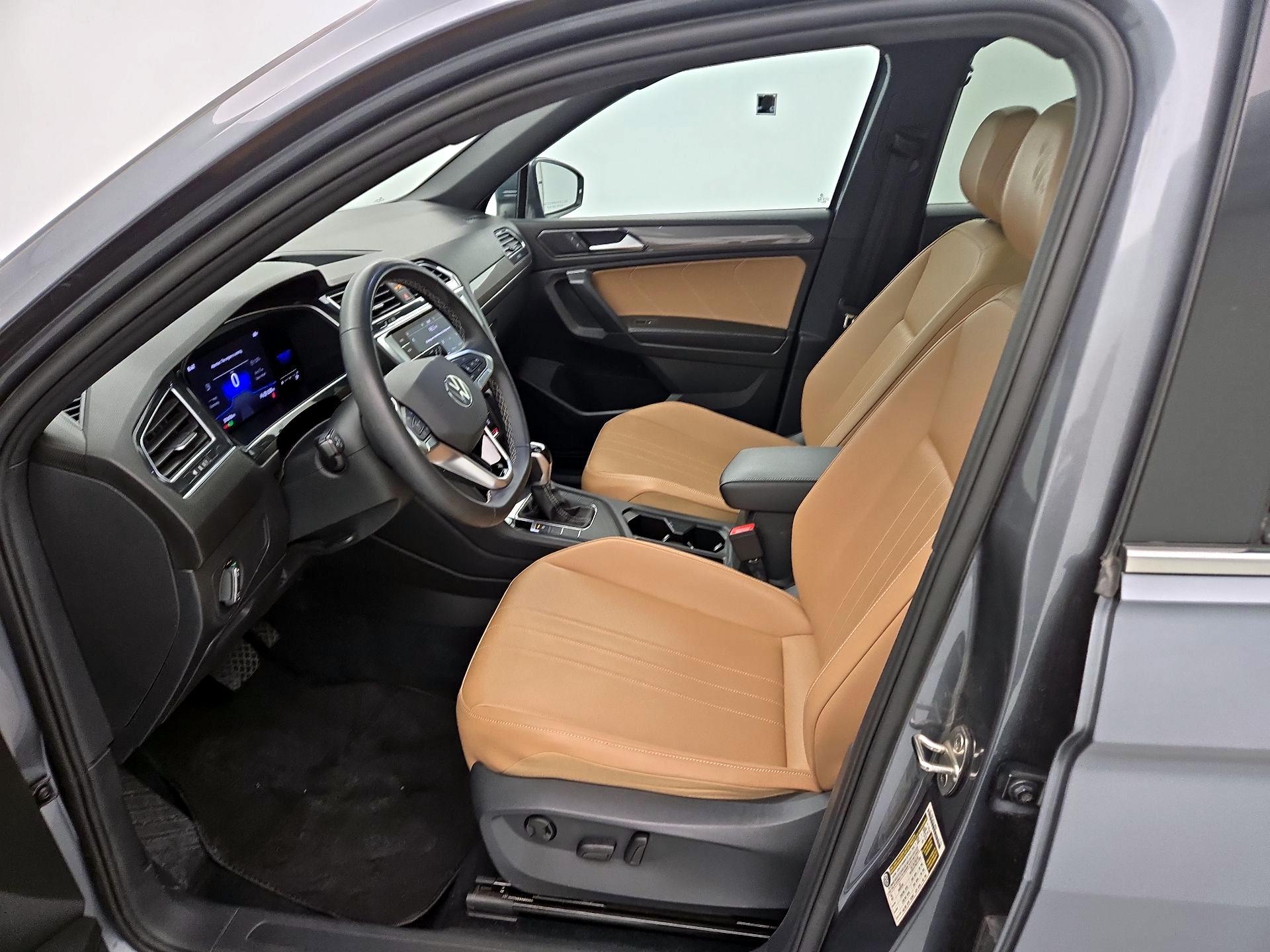 Thumbnail: 2022 Volkswagen Tiguan - 11