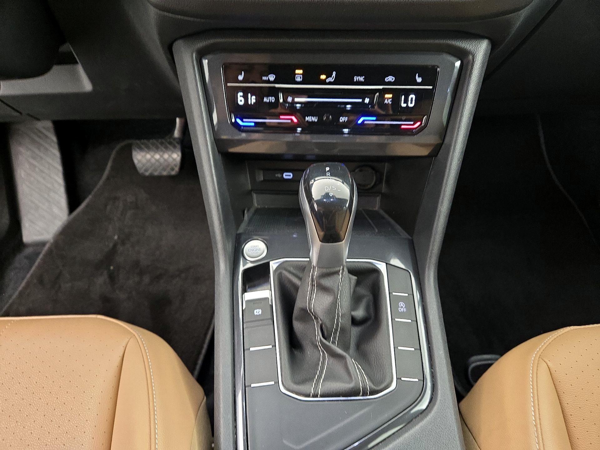 Thumbnail: 2022 Volkswagen Tiguan - 17