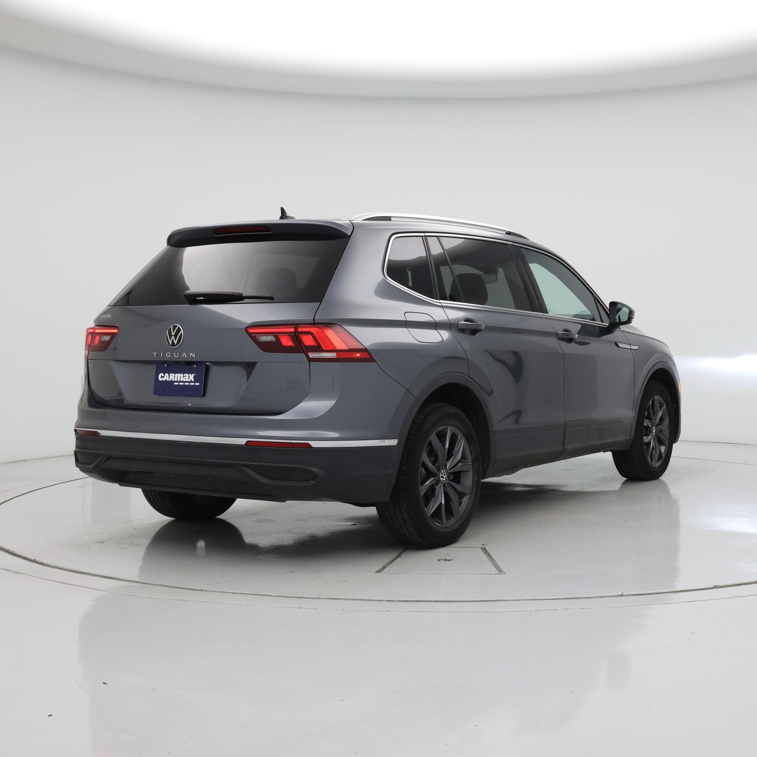 Thumbnail: 2022 Volkswagen Tiguan - 8