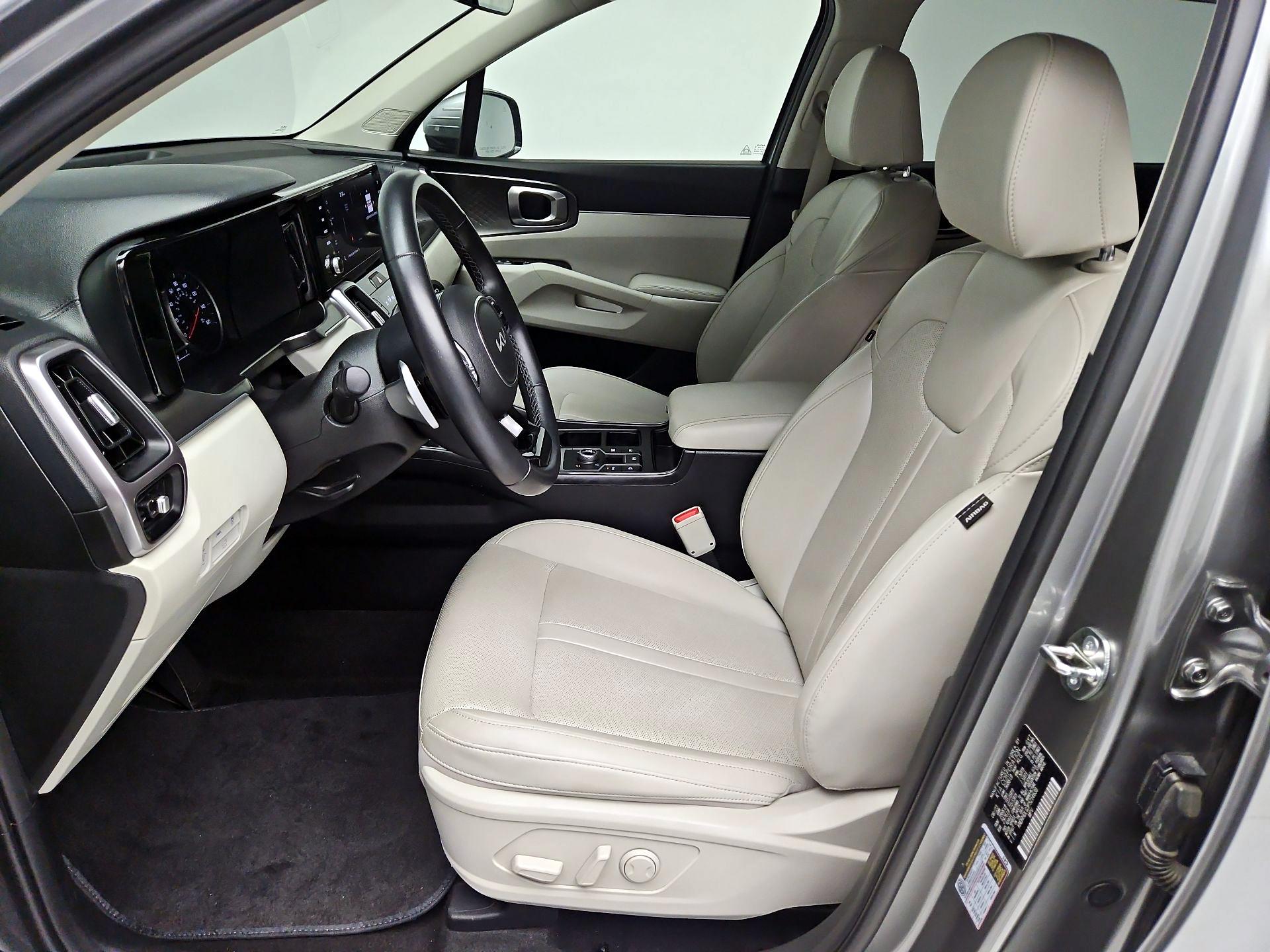 Thumbnail: 2023 Kia Sorento - 11