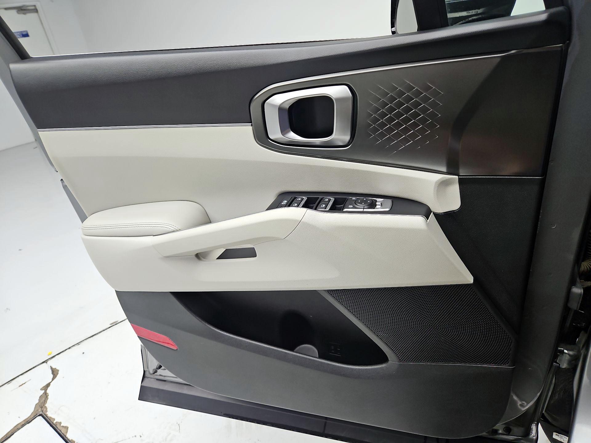 Thumbnail: 2023 Kia Sorento - 12