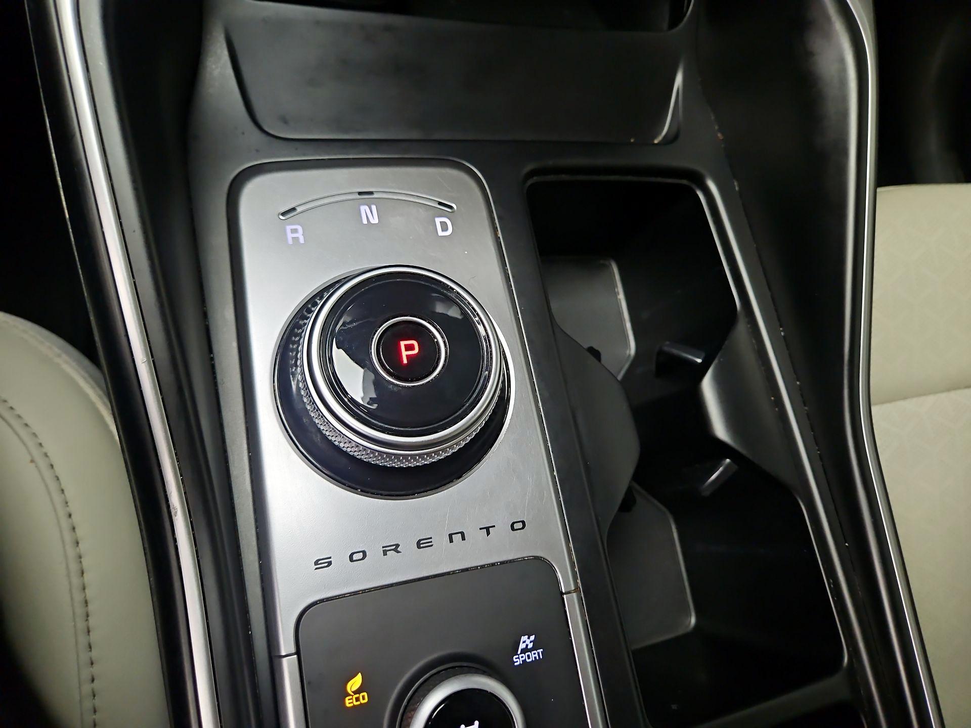 Thumbnail: 2023 Kia Sorento - 18